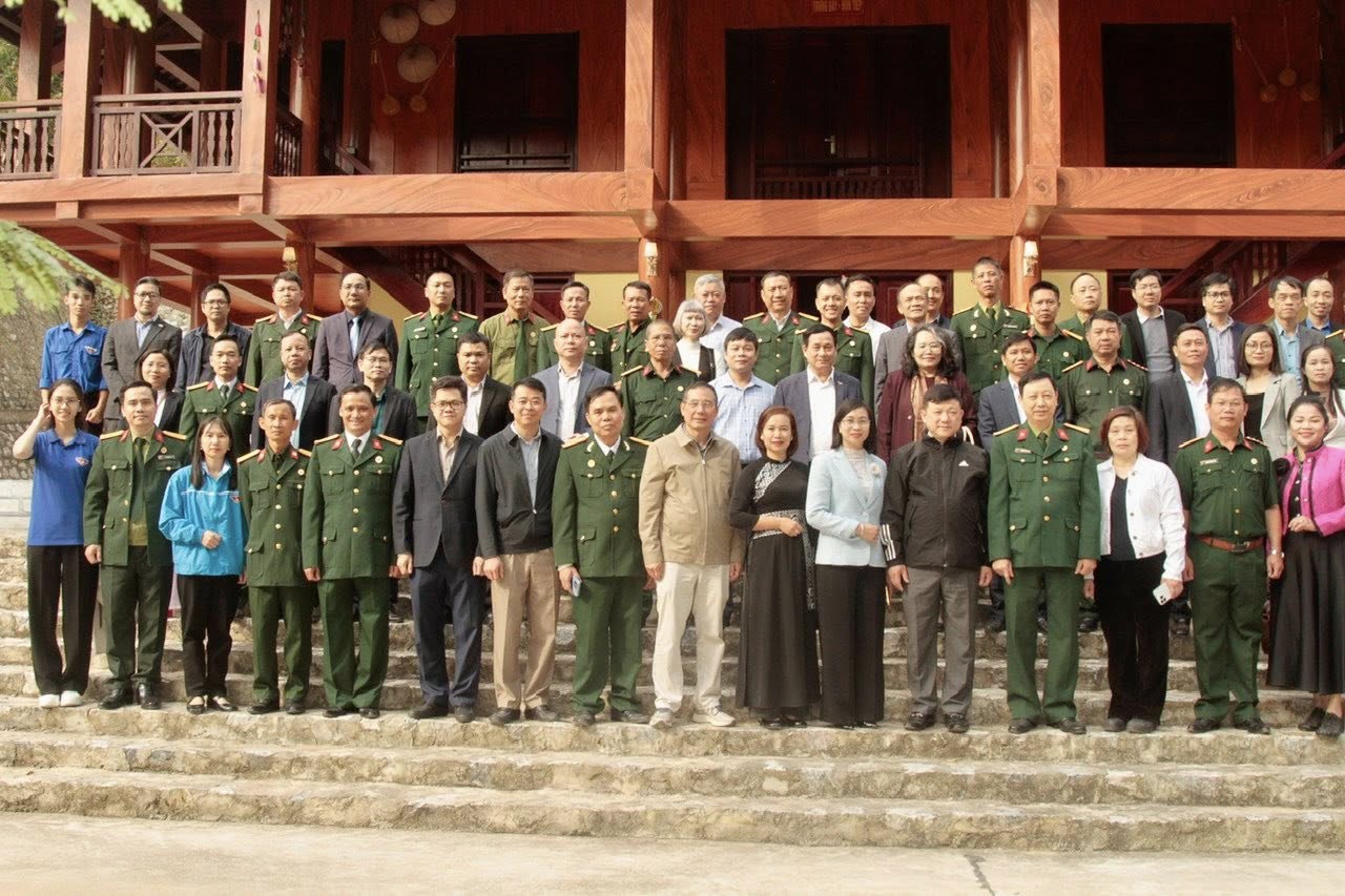 HÀNH TRÌNH VỀ NGUỒN, GIAO LƯU TUYÊN TRUYỀN NHÂN KỶ NIỆM 81 NĂM NGÀY THÀNH LẬP QUÂN ĐỘI NHÂN DÂN VIỆT NAM VÀ 36 NĂM NGÀY HỘI QUỐC PHÒNG TOÀN DÂN CỦA ĐOÀN CÔNG TÁC ĐẠI HỌC THÁI NGUYÊN