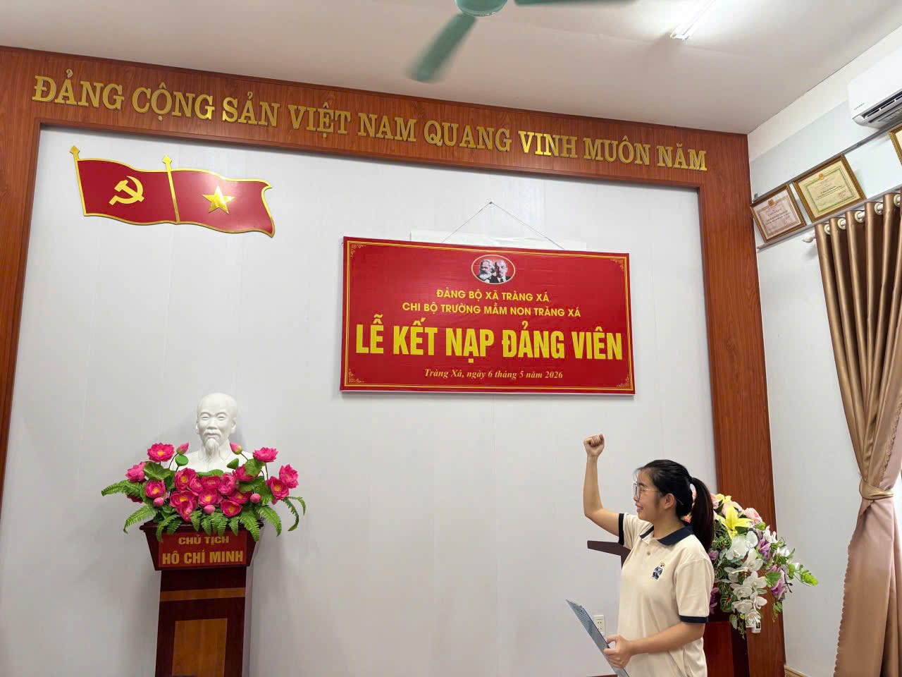 CHI BỘ TRƯỜNG MẦM NON TRÀNG XÁ TỔ CHỨC LỄ KẾT NẠP ĐẢNG VIÊN MỚI