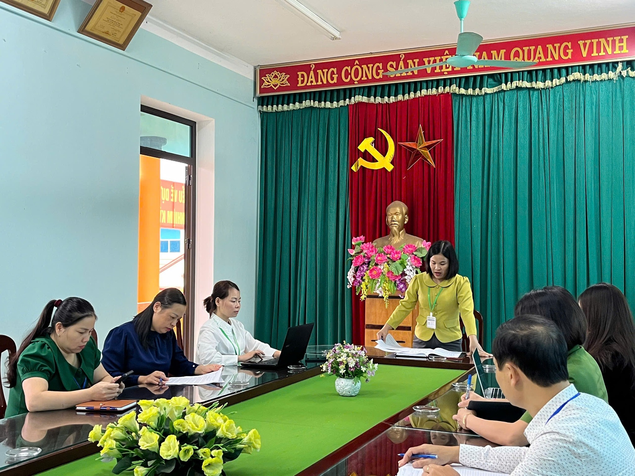 Anh-tin-bai