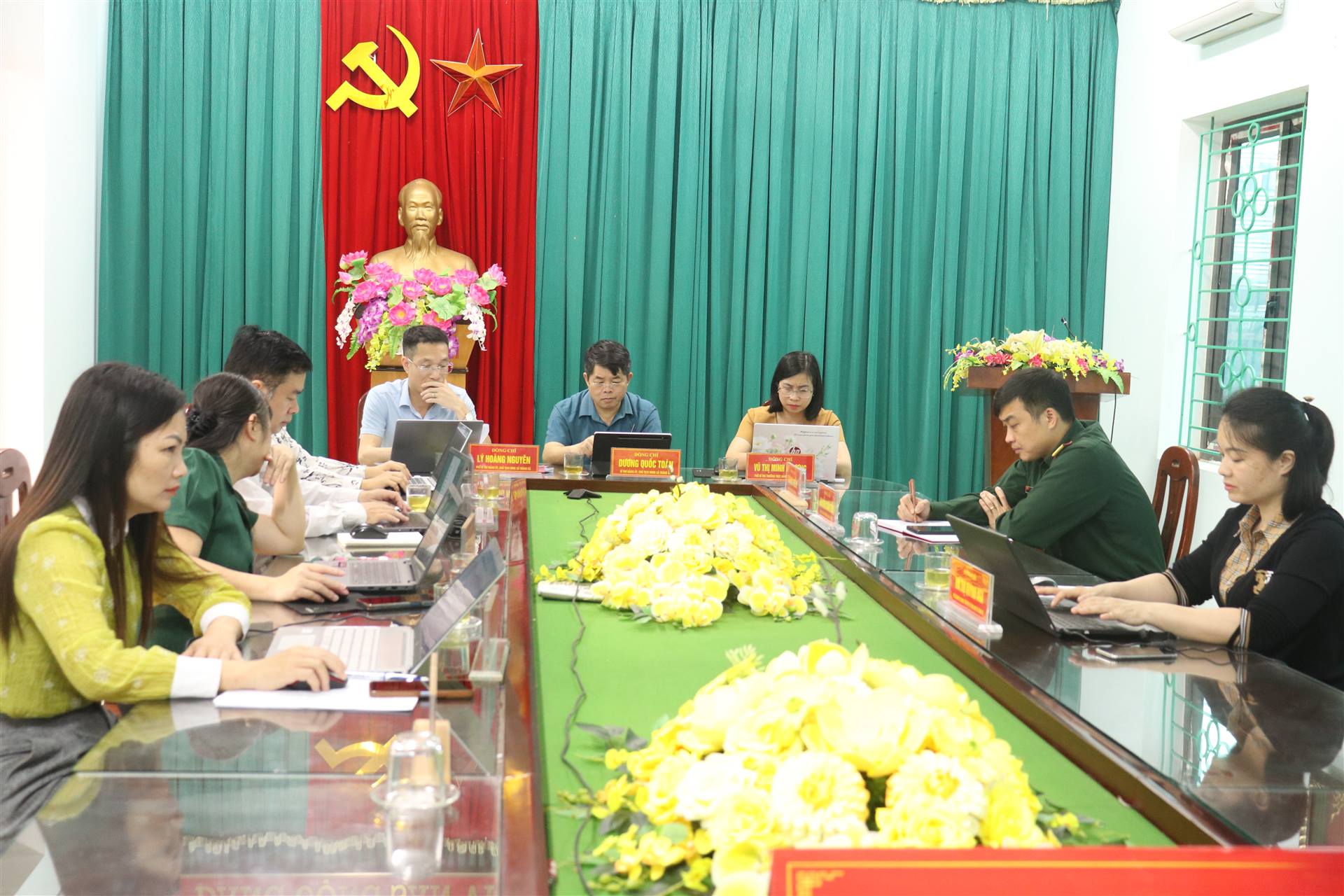 XÃ TRÀNG XÁ THAM DỰ HỘI NGHỊ TRỰC TUYẾN ĐÁNH GIÁ NHỮNG KHÓ KHĂN, VƯỚNG MẮC KHI THỰC HIỆN CHÍNH QUYỀN ĐỊA PHƯƠNG 2 CẤP