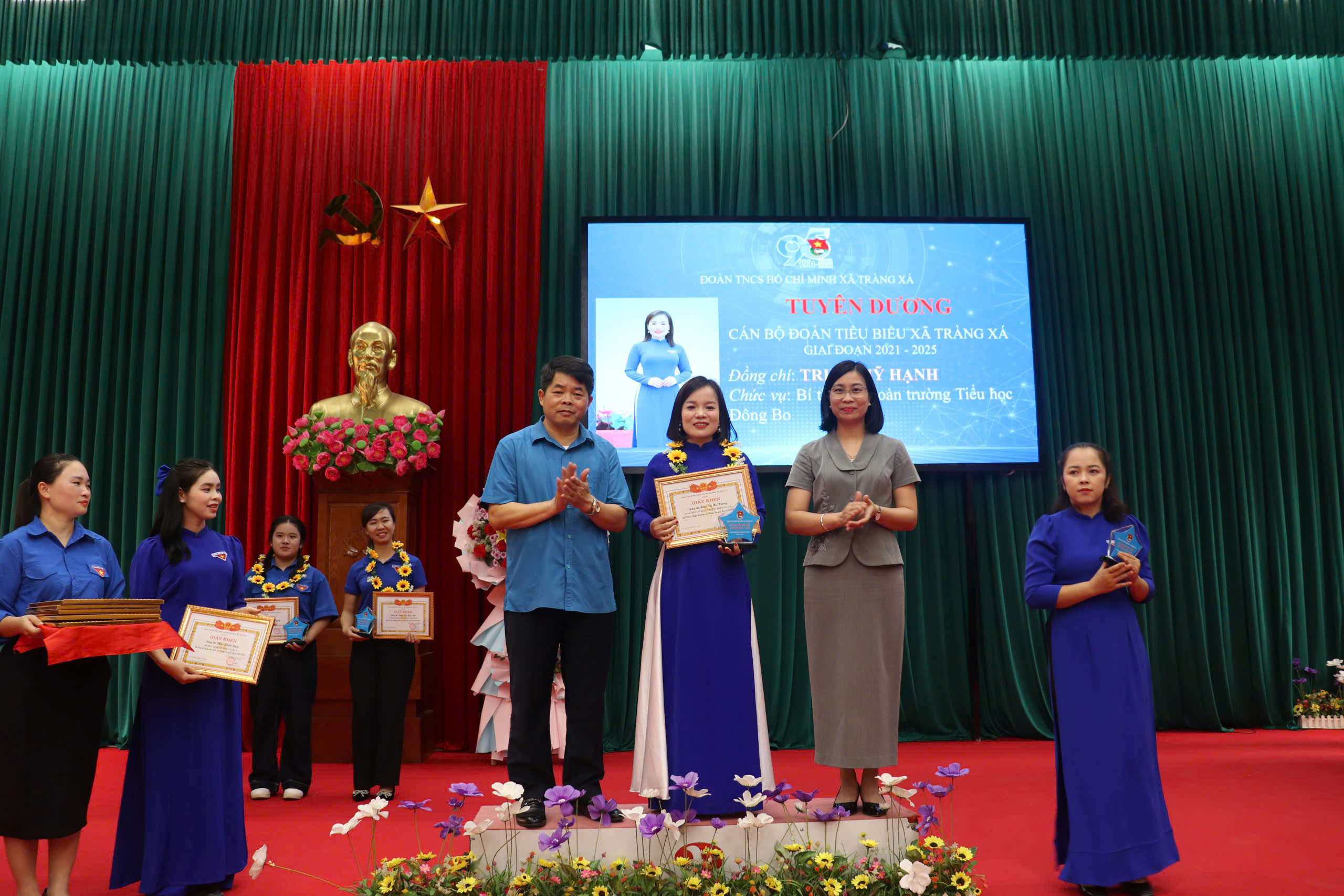 Anh-tin-bai
