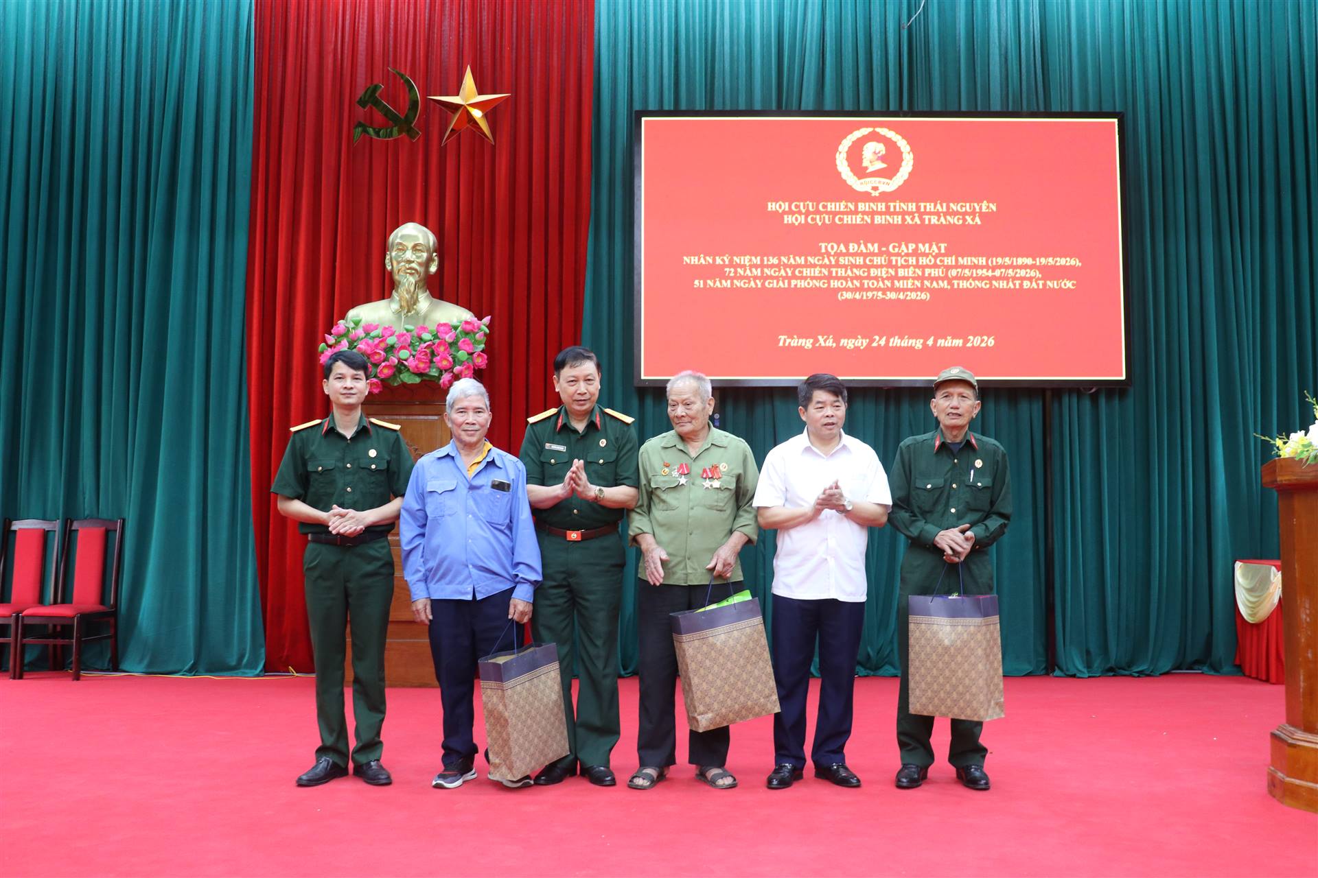 Anh-tin-bai