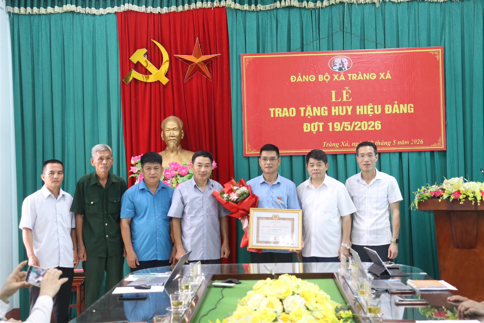Anh-tin-bai