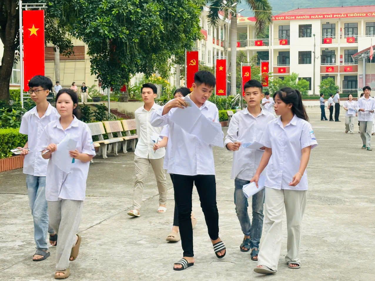 Anh-tin-bai