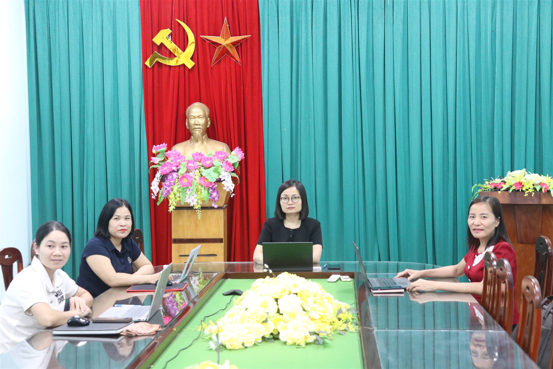 Anh-tin-bai