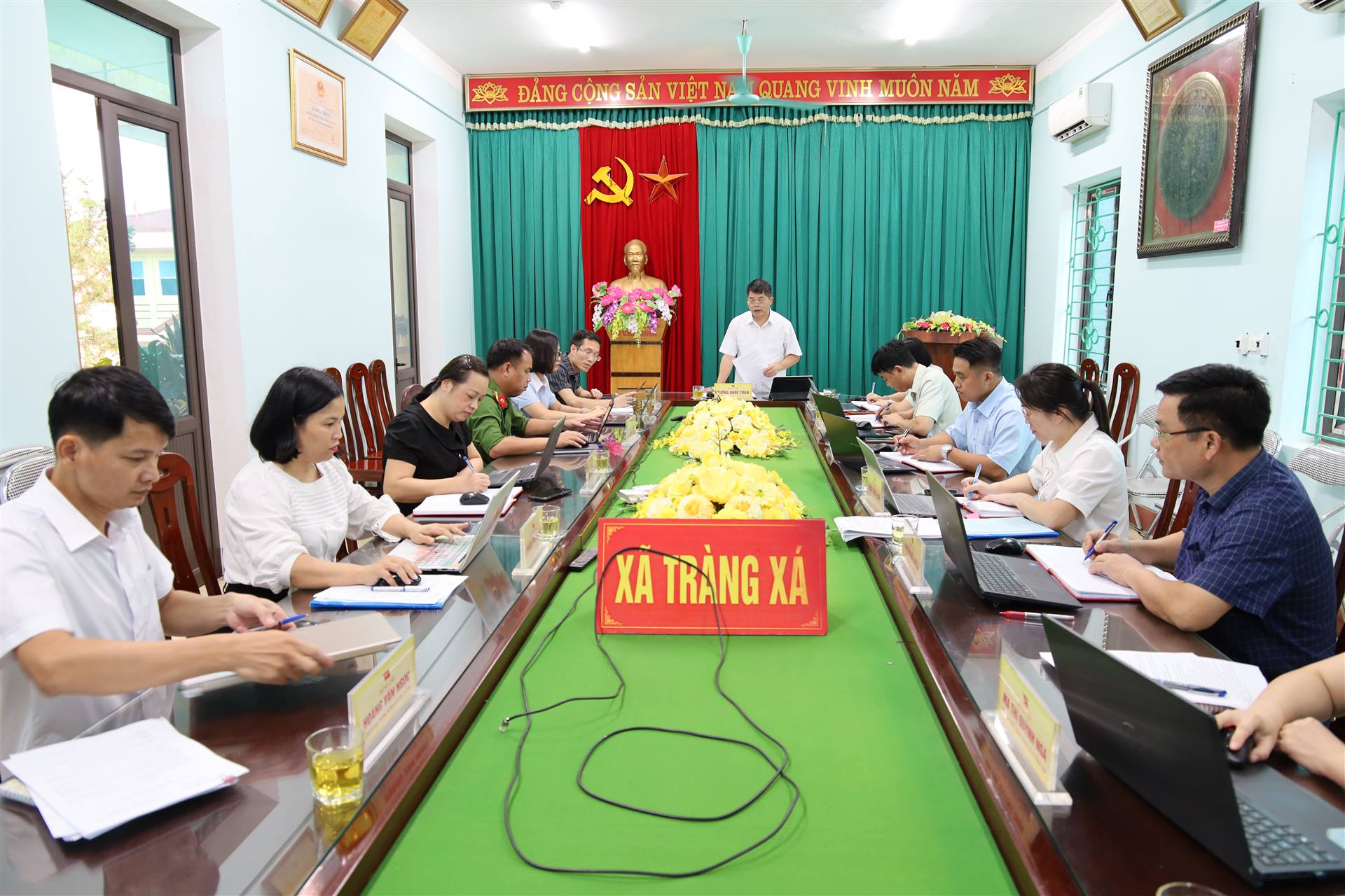 Anh-tin-bai