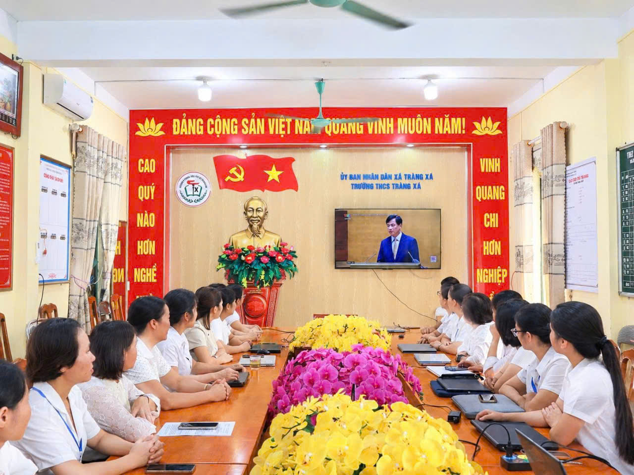 Anh-tin-bai