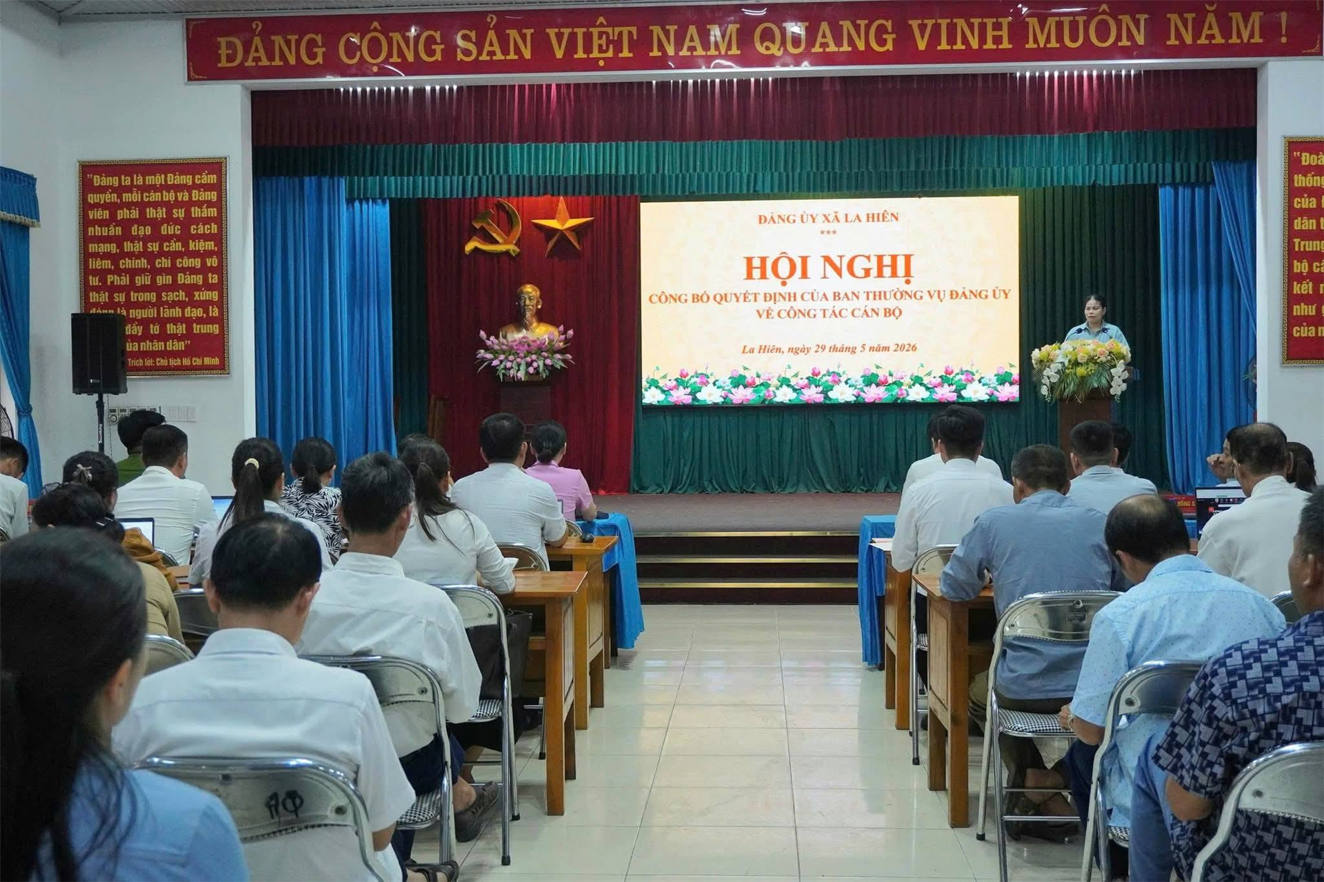 HỘI NGHỊ CÔNG BỐ QUYẾT ĐỊNH CỦA BAN THƯỜNG VỤ ĐẢNG ỦY VỀ CÔNG TÁC CÁN BỘ 