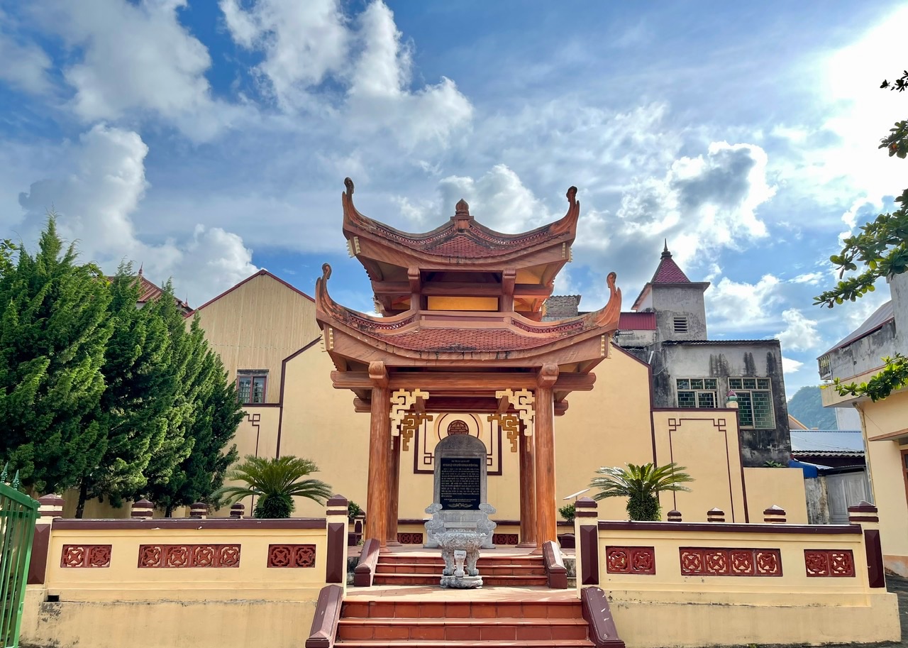 Anh-tin-bai