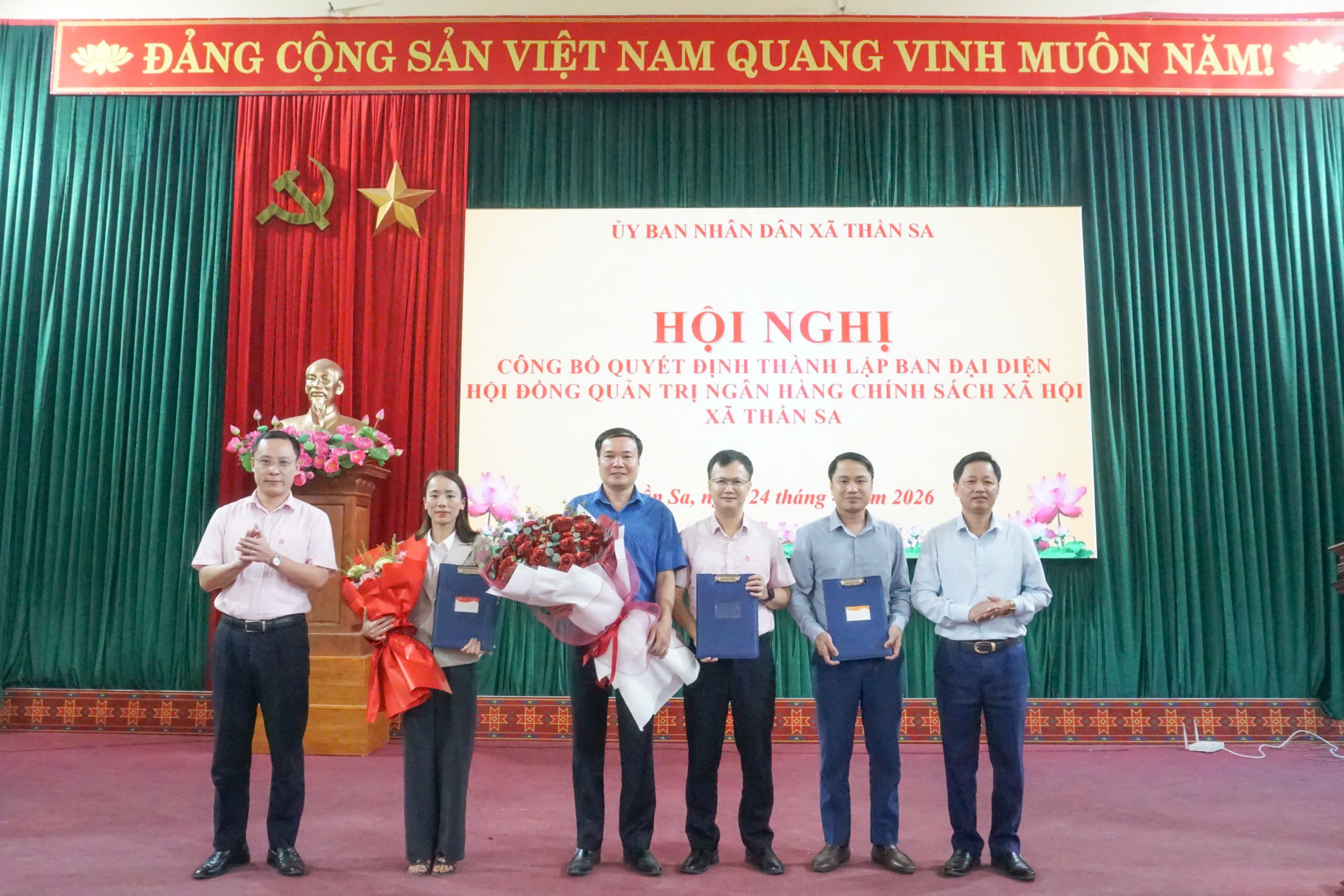 Thần Sa: Công bố Quyết định thành lập Ban đại diện Hội đồng quản trị Ngân hàng Chính sách xã hội xã