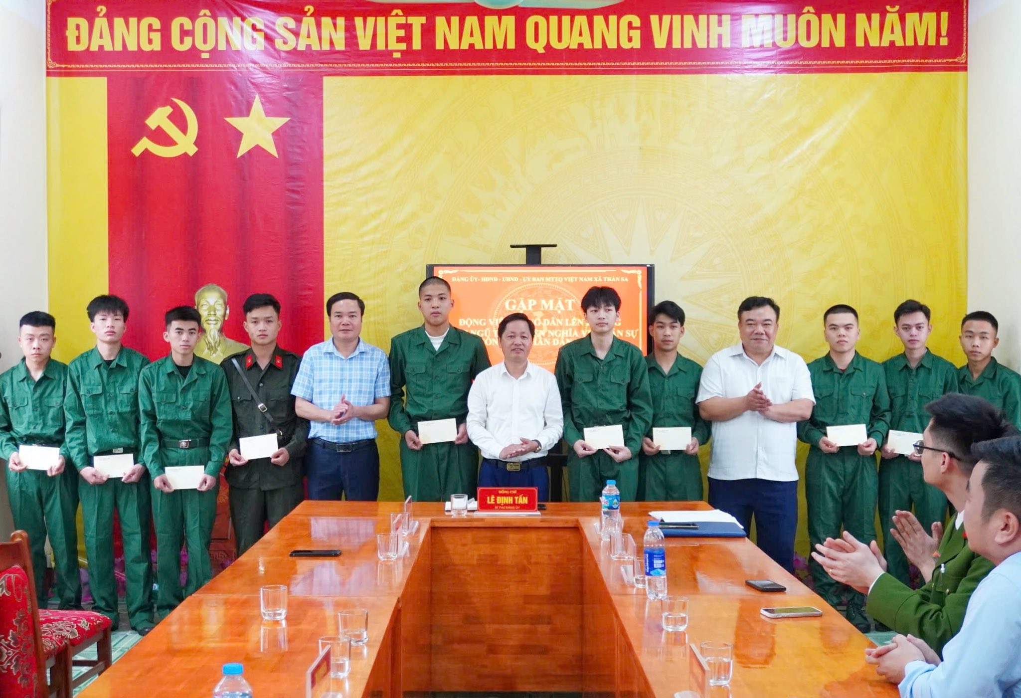 Anh-tin-bai