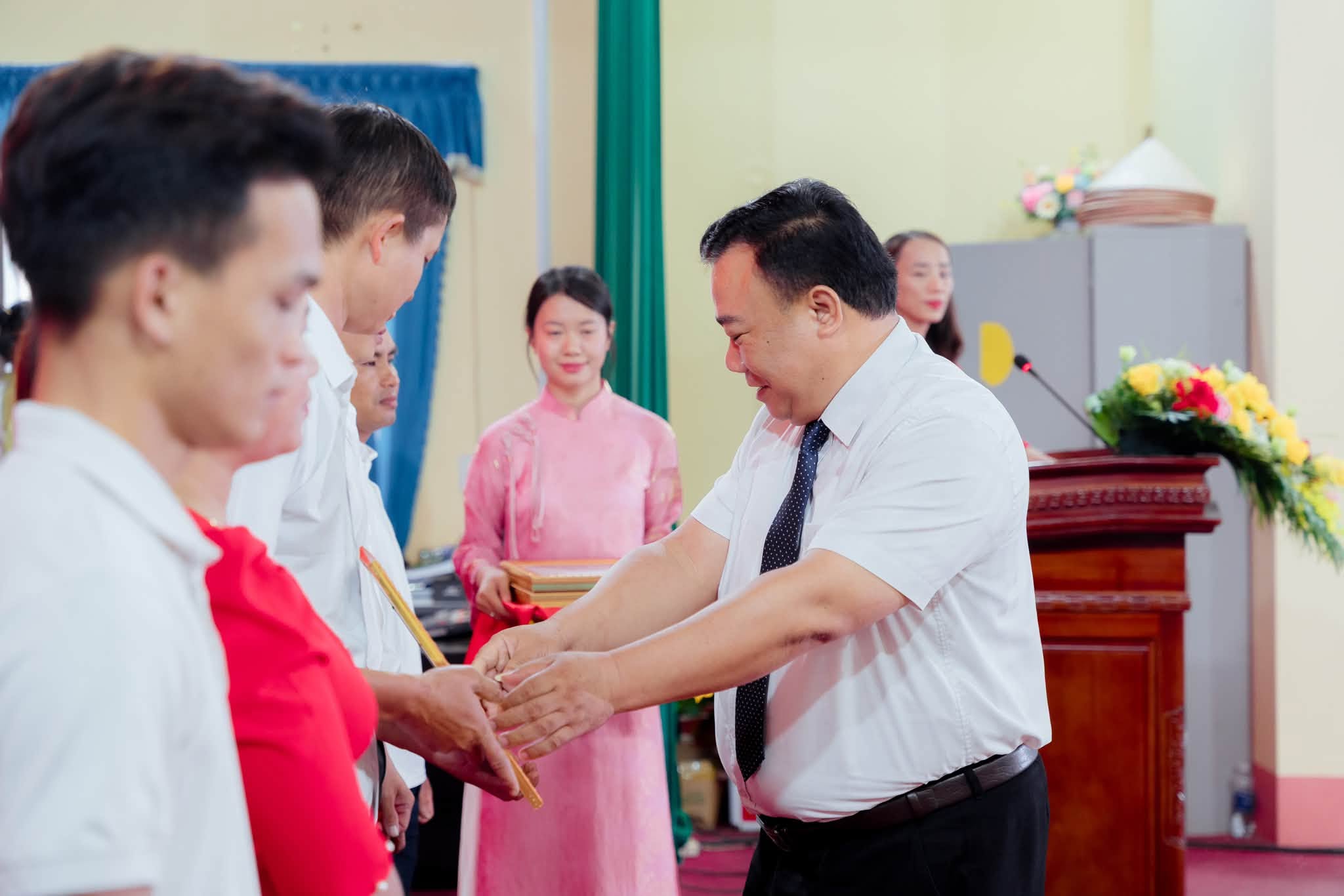 Anh-tin-bai