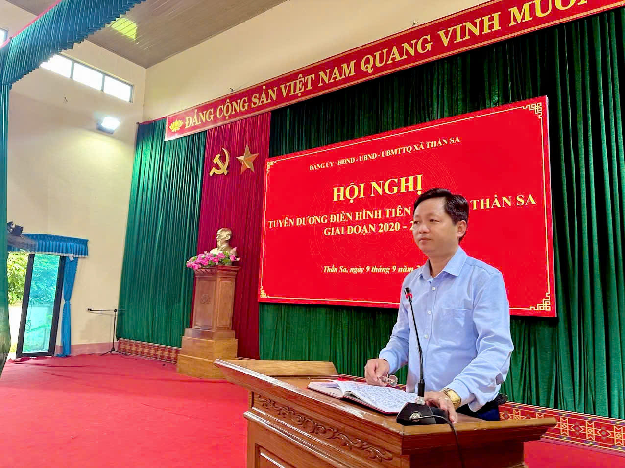 Anh-tin-bai