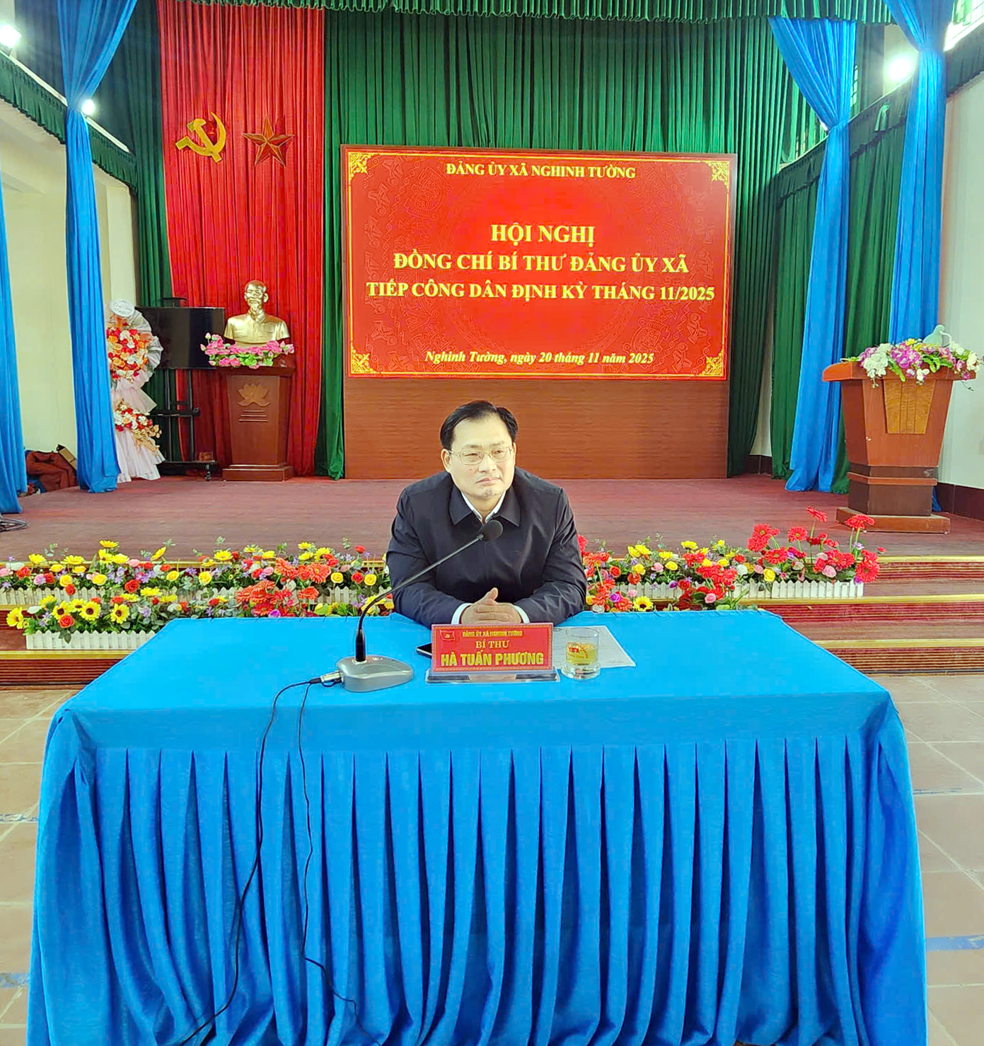 Đồng chí Bí thư Đảng ủy xã Nghinh Tường tiếp dân định kỳ tháng 11/2025