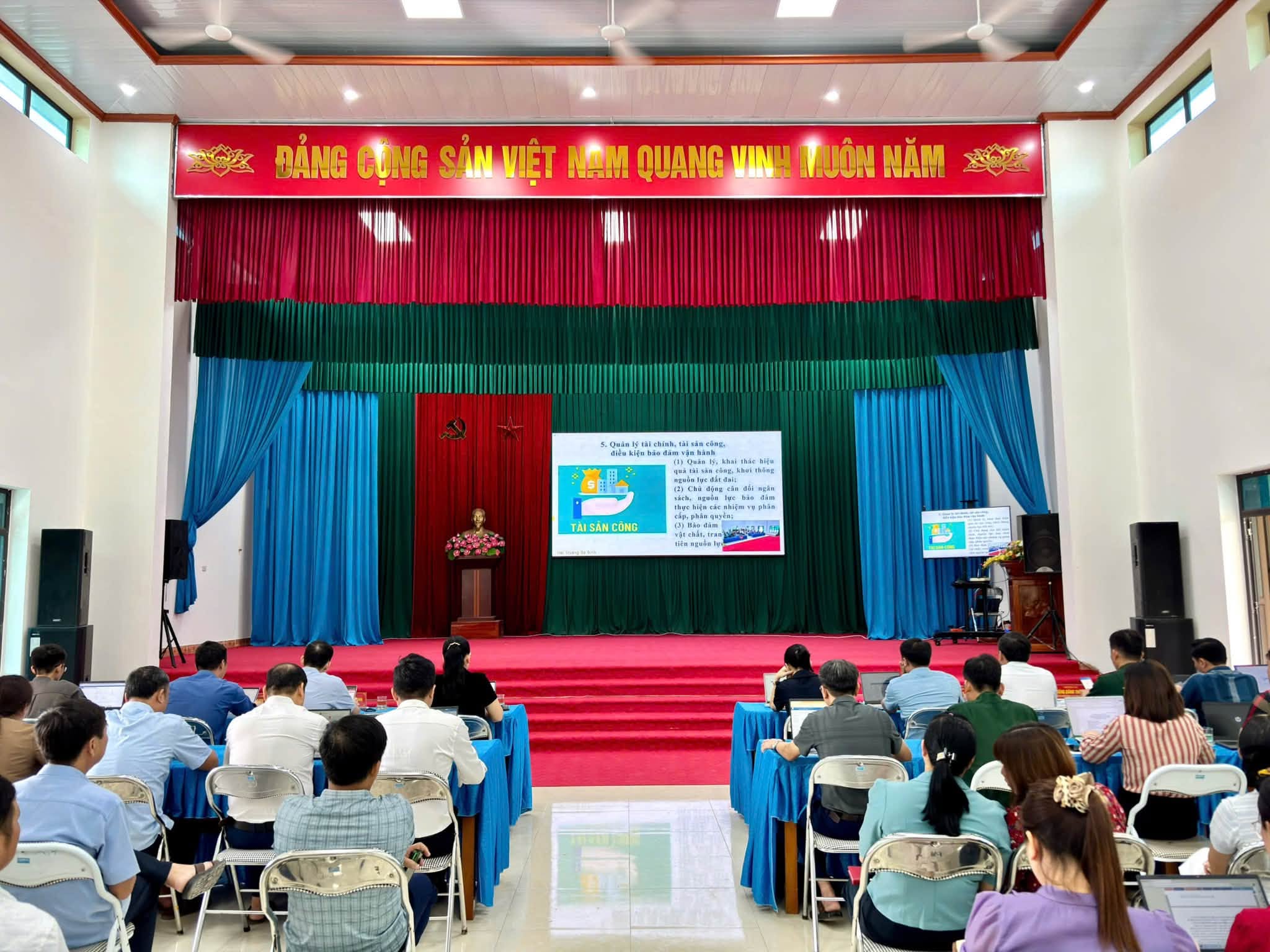 HỘI NGHỊ TOÀN QUỐC SƠ KẾT 01 NĂM VẬN HÀNH MÔ HÌNH TỔ CHỨC TỔNG THỂ CỦA HỆ THỐNG CHÍNH TRỊ VÀ MÔ HÌNH CHÍNH QUYỀN ĐỊA PHƯƠNG BA CẤP