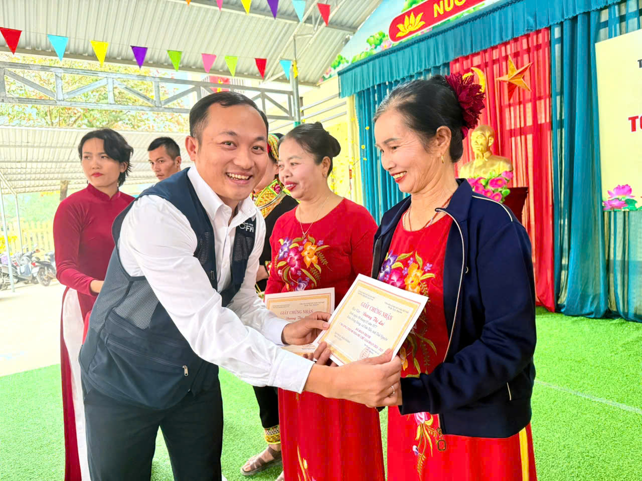 Anh-tin-bai