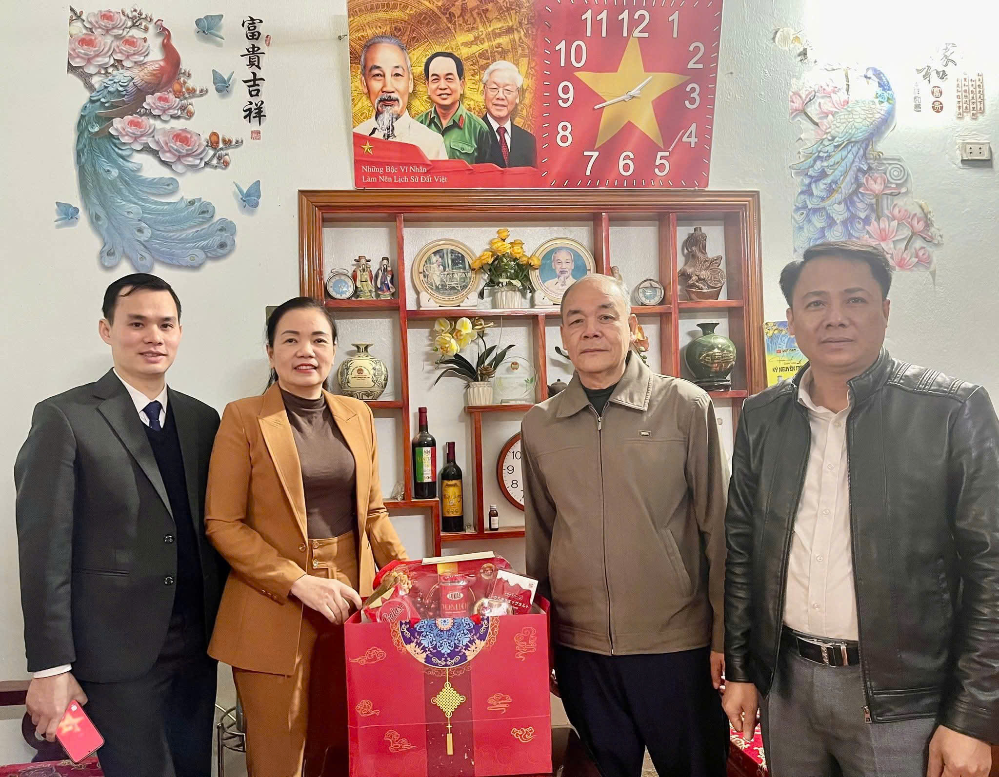 Anh-tin-bai