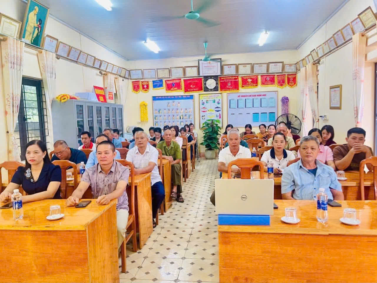 Anh-tin-bai