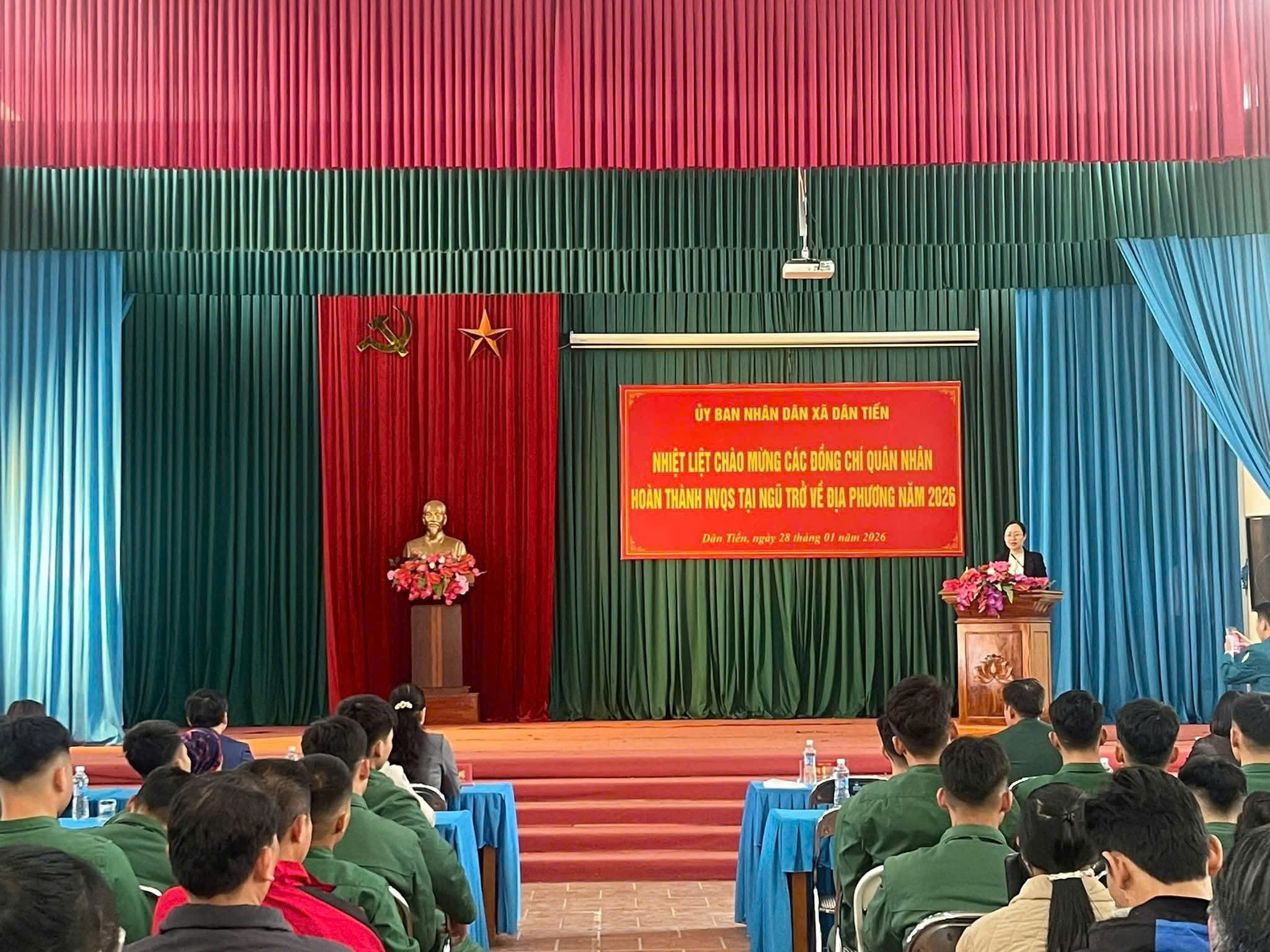 XÃ DÂN TIẾN TỔ CHỨC ĐÓN 37 CHIẾN SĨ HOÀN THÀNH NGHĨA VỤ QUÂN SỰ TRỞ VỀ ĐỊA PHƯƠNG