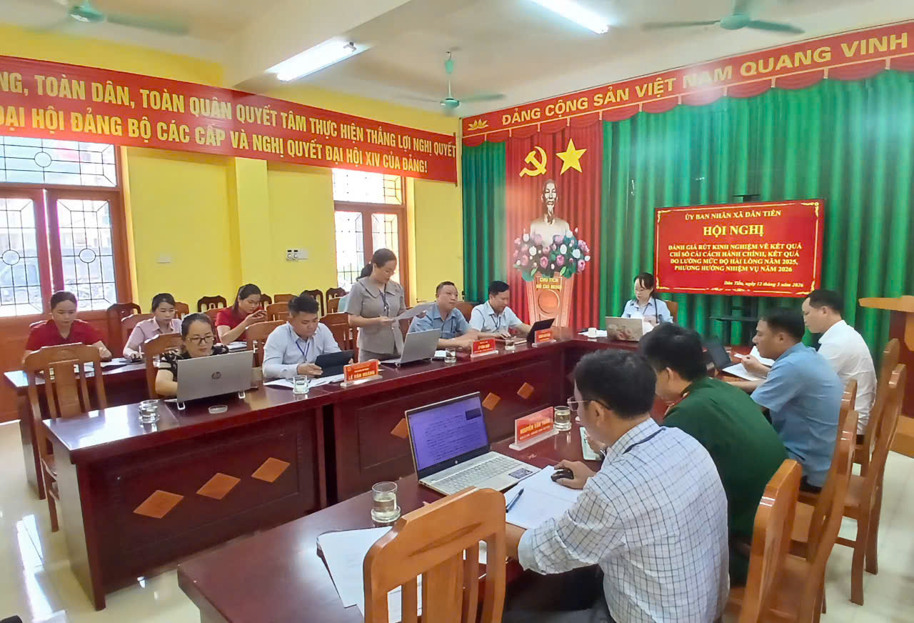 XÃ DÂN TIẾN TỔ CHỨC HỘI NGHỊ ĐÁNH GIÁ, RÚT KINH NGHIỆM CÔNG TÁC CẢI CÁCH HÀNH CHÍNH VÀ ĐO LƯỜNG MỨC ĐỘ HÀI LÒNG NĂM 2025 