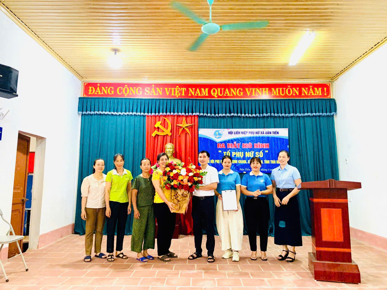 HỘI LHPN XÃ DÂN TIẾN RA MẮT MÔ HÌNH “TỔ PHỤ NỮ SỐ” TẠI CHI HỘI PHỤ NỮ XÓM THỊNH KHÁNH