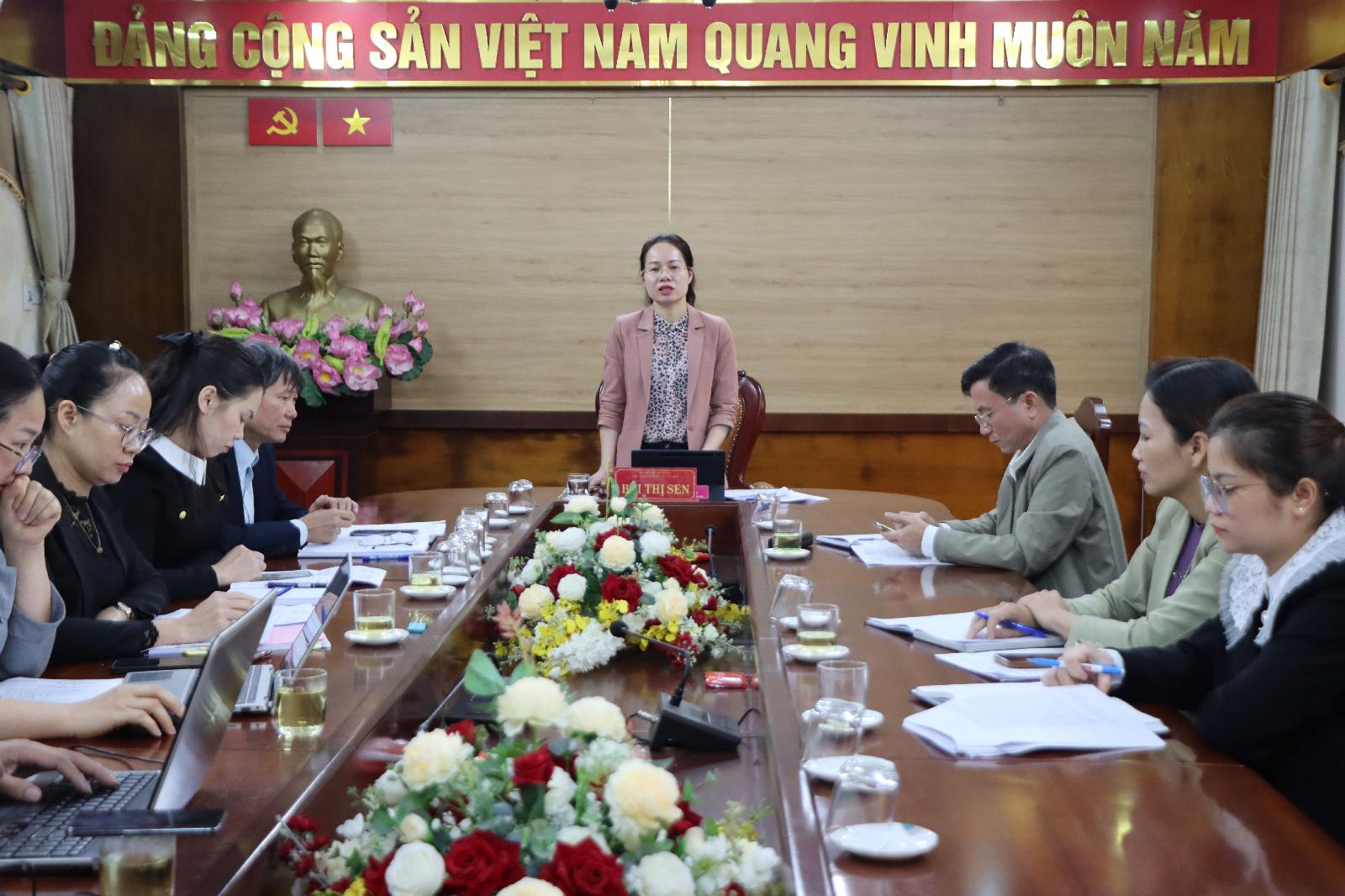 Đồng chí Bùi Thị Sen, Phó Bí thư Huyện ủy, Chủ tịch UBND huyện tiếp công dân thường kỳ tháng 04/2025
