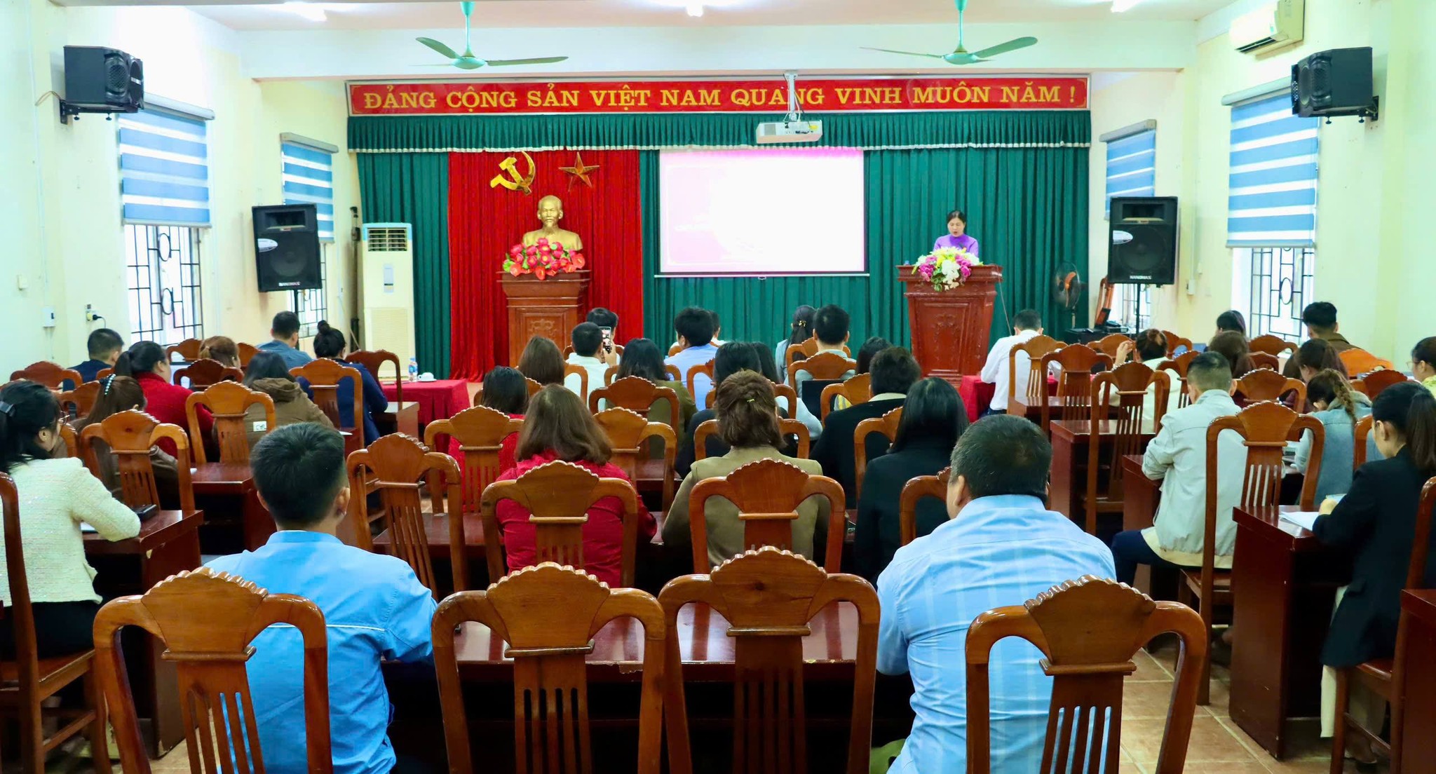 Trung tâm Chính trị xã Võ Nhai đã tổ chức Lễ khai mạc Lớp bồi dưỡng lý luận chính trị dành cho đảng viên mới, lớp thứ nhất, năm 2026. 