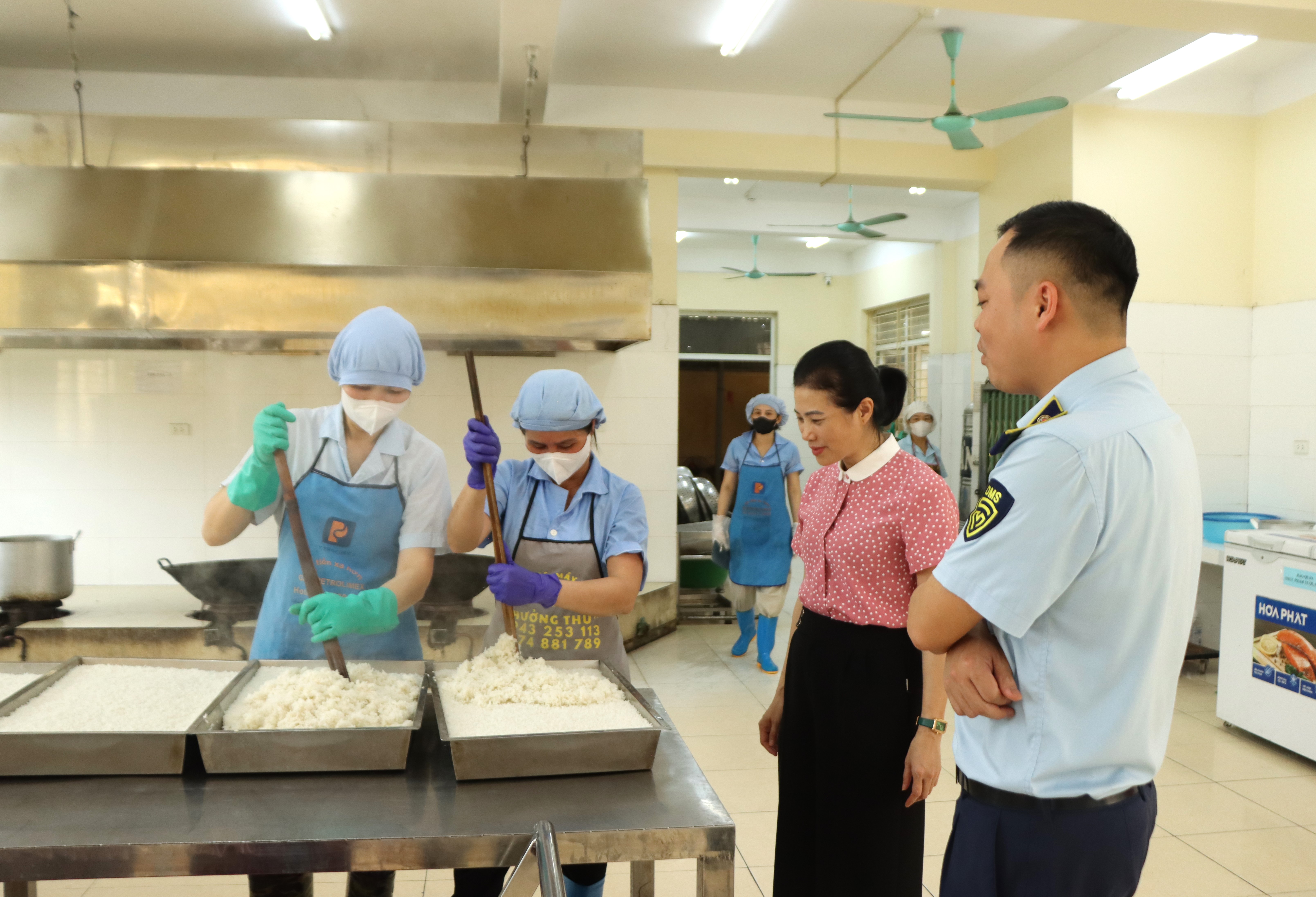 VÕ NHAI: KIỂM TRA ĐỘT XUẤT AN TOÀN THỰC PHẨM TẠI BẾP ĂN TRƯỜNG HỌC TRÊN ĐỊA BÀN XÃ