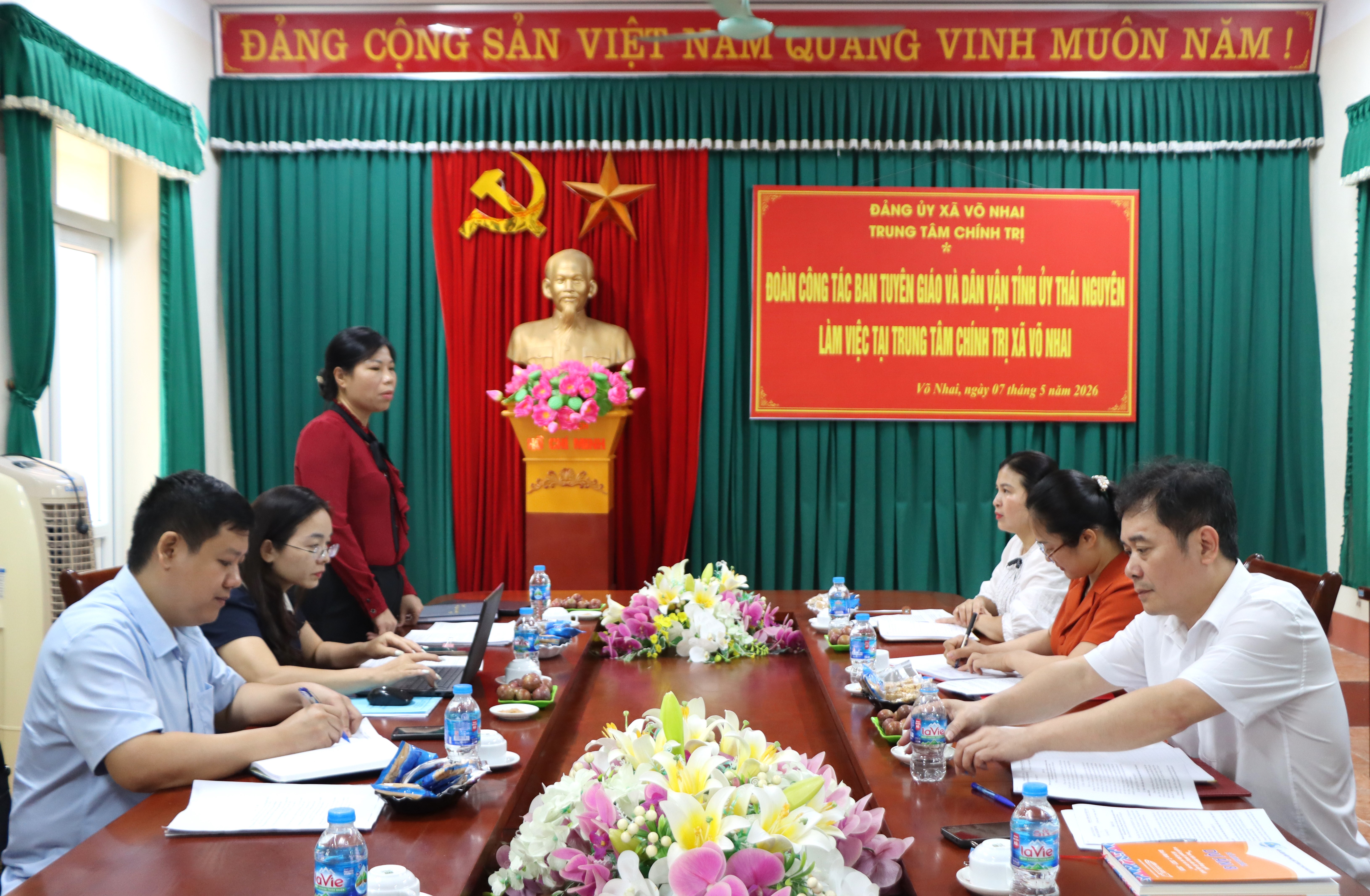 Ban Tuyên giáo và Dân vận Tỉnh uỷ làm việc tại Trung tâm Chính trị xã Võ Nhai