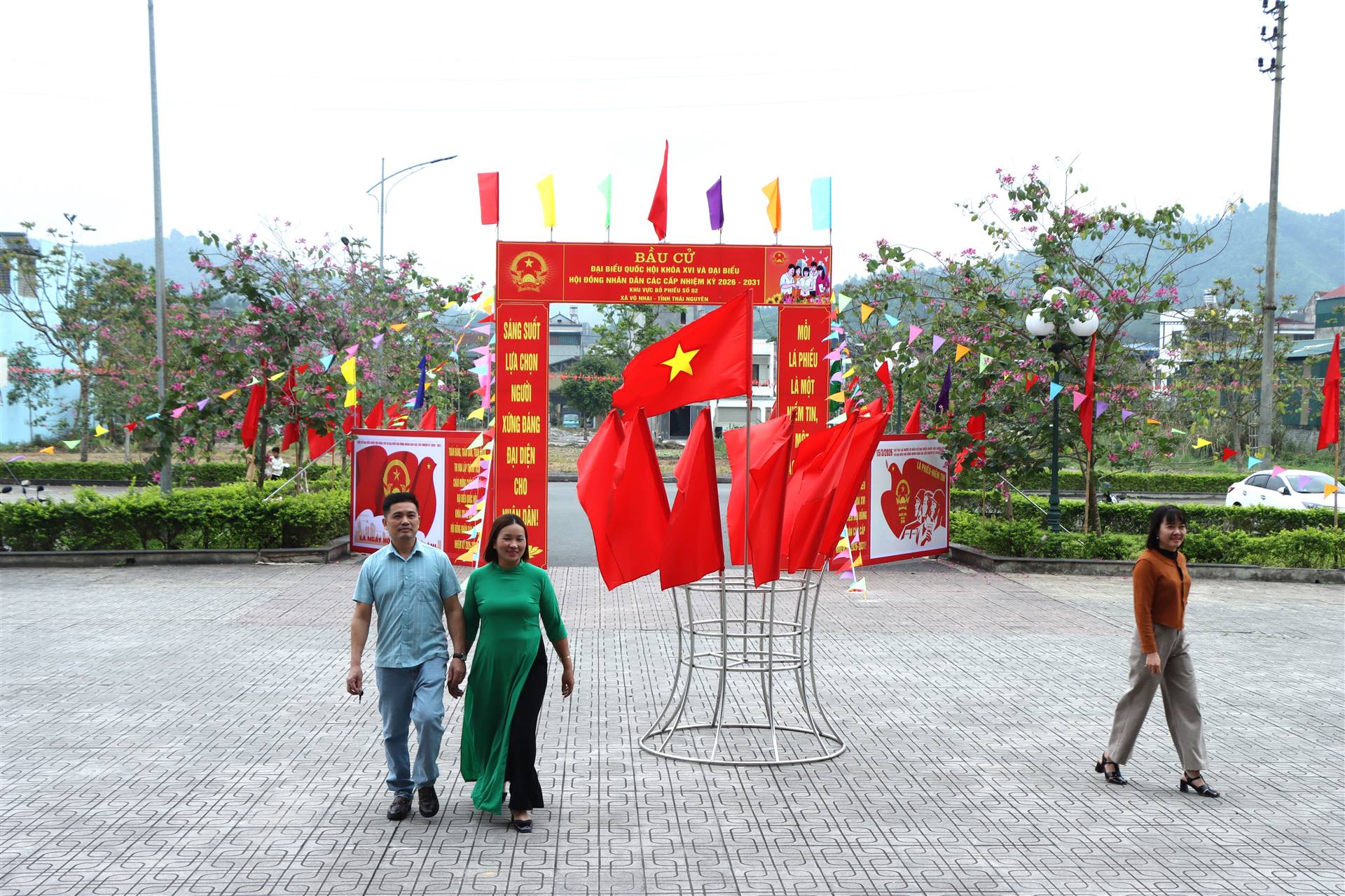 Cử tri xã Võ Nhai nô nức đi bầu cử