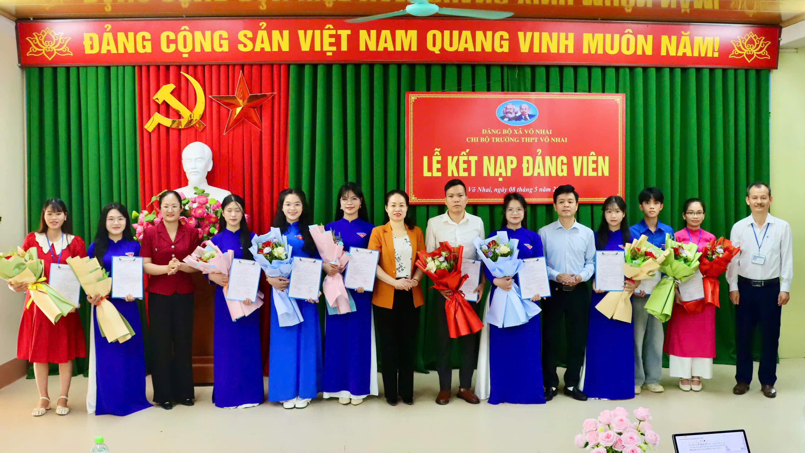 Chi bộ Trường THPT Võ Nhai tổ chức Lễ kết nạp đảng viên mới năm 2026