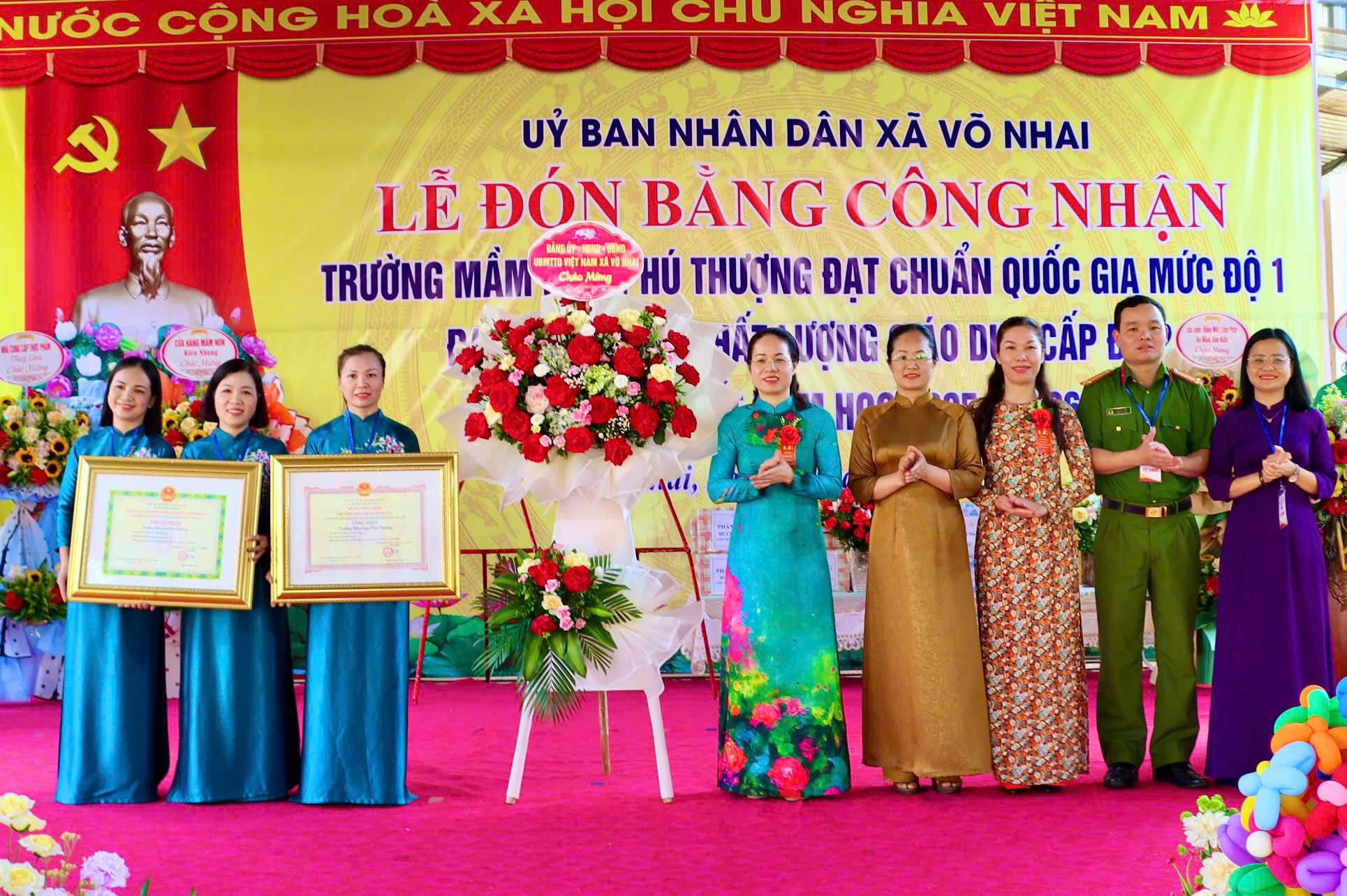 Lễ đón bằng công nhận Trường Mầm non Phú Thượng đạt chuẩn Quốc gia mức độ 1, đạt kiểm định chất lượng giáo dục cấp độ 2 và tổng kết năm học 2025 - 2026
