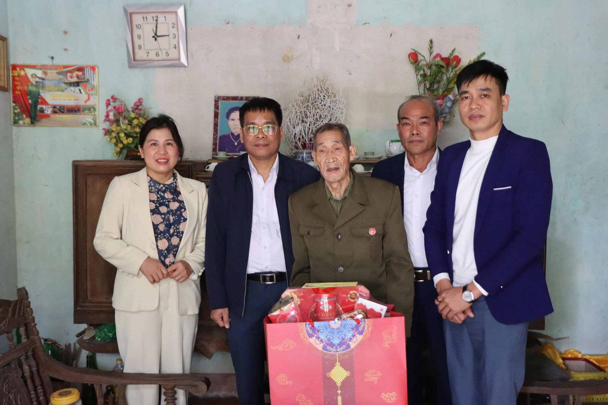 Anh-tin-bai
