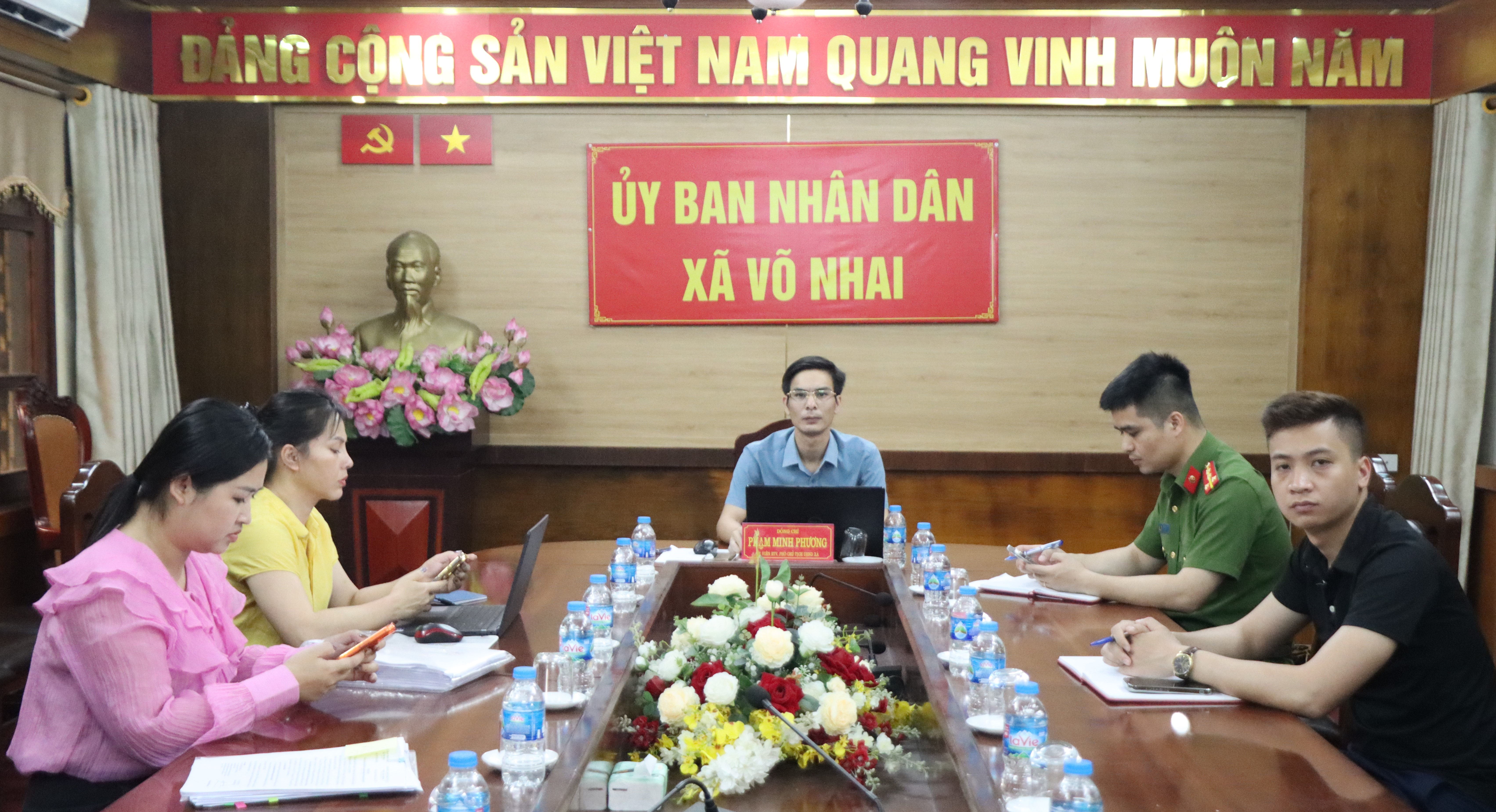 Anh-tin-bai