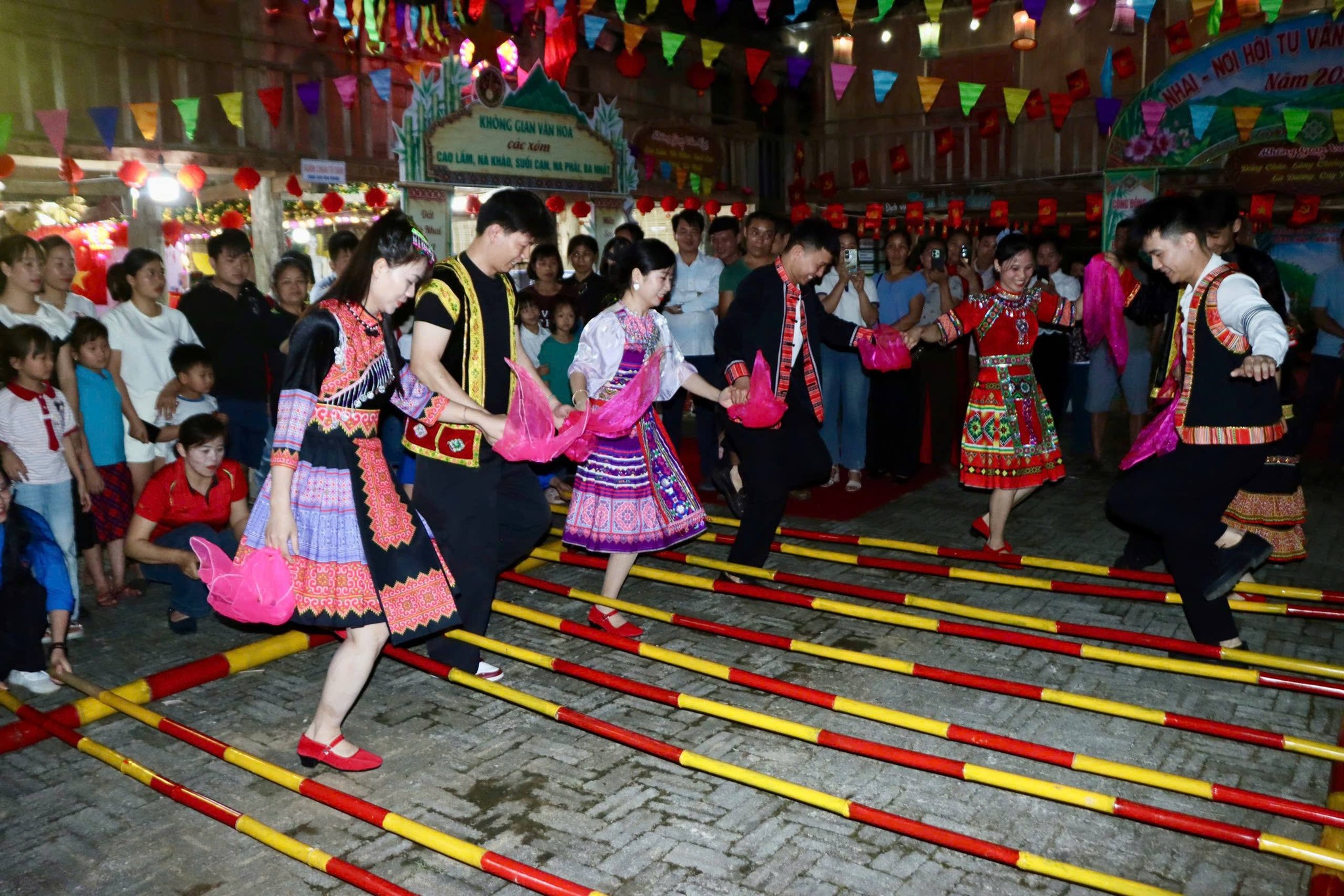 Anh-tin-bai