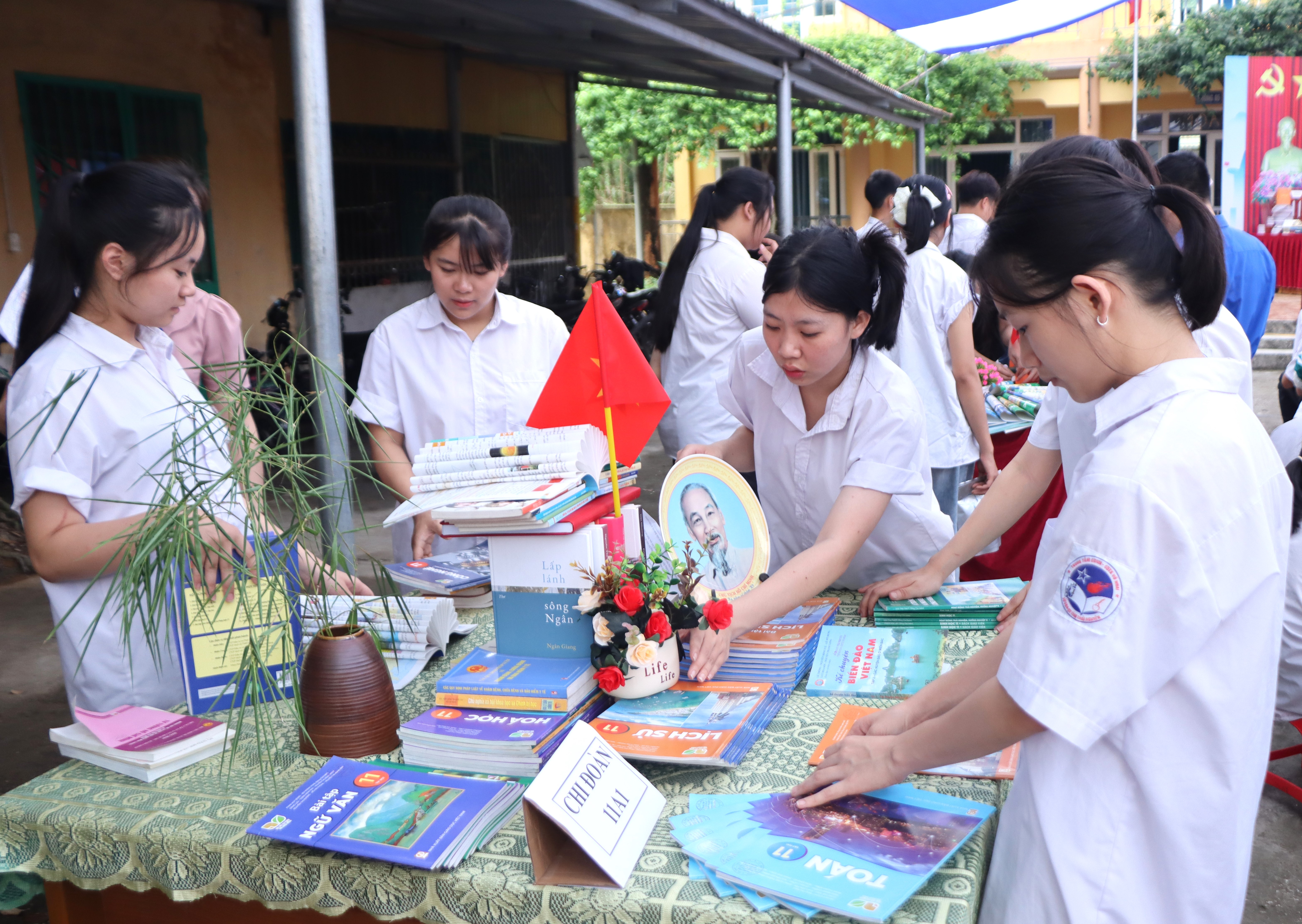 Anh-tin-bai