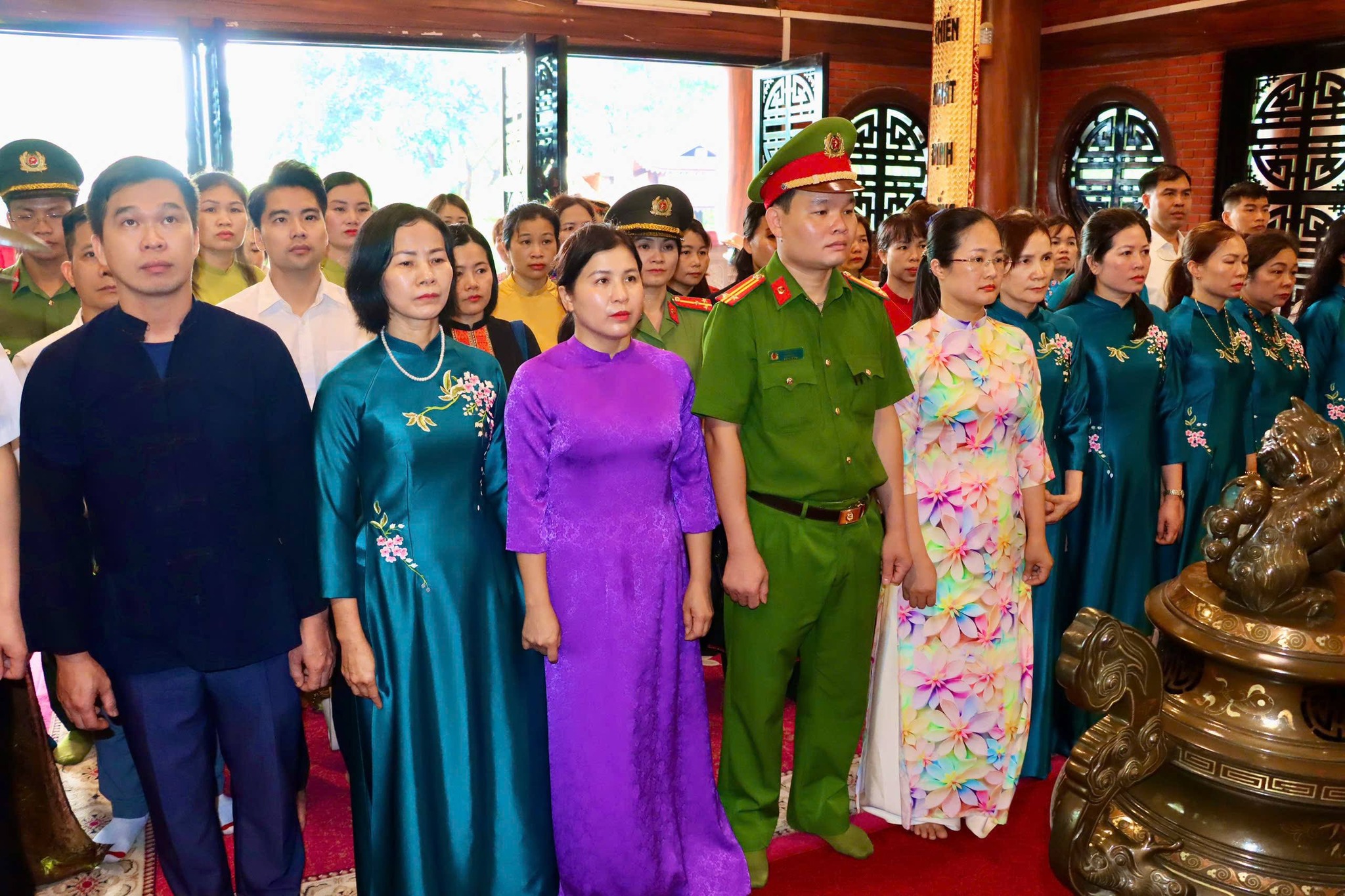 Anh-tin-bai