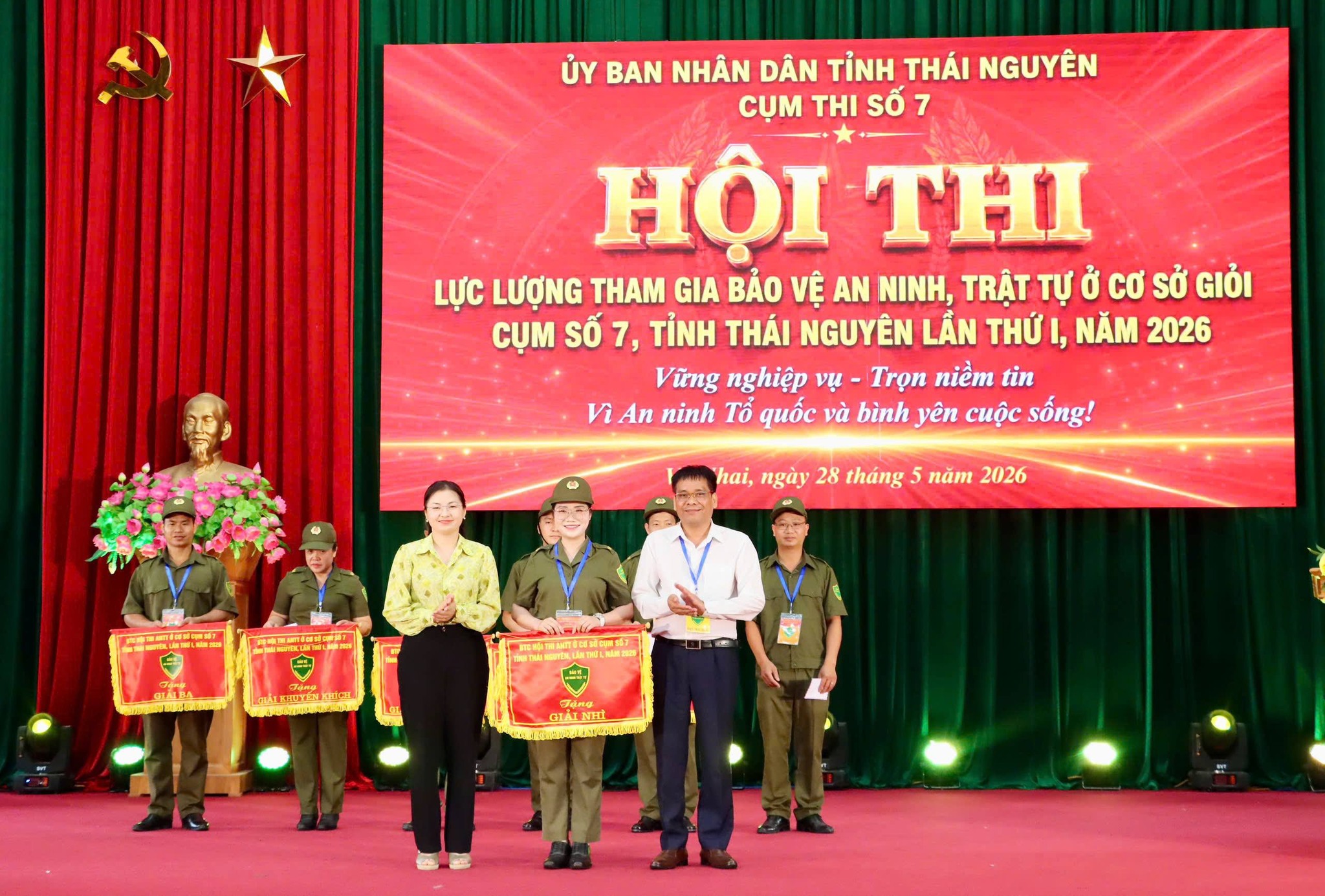 Anh-tin-bai