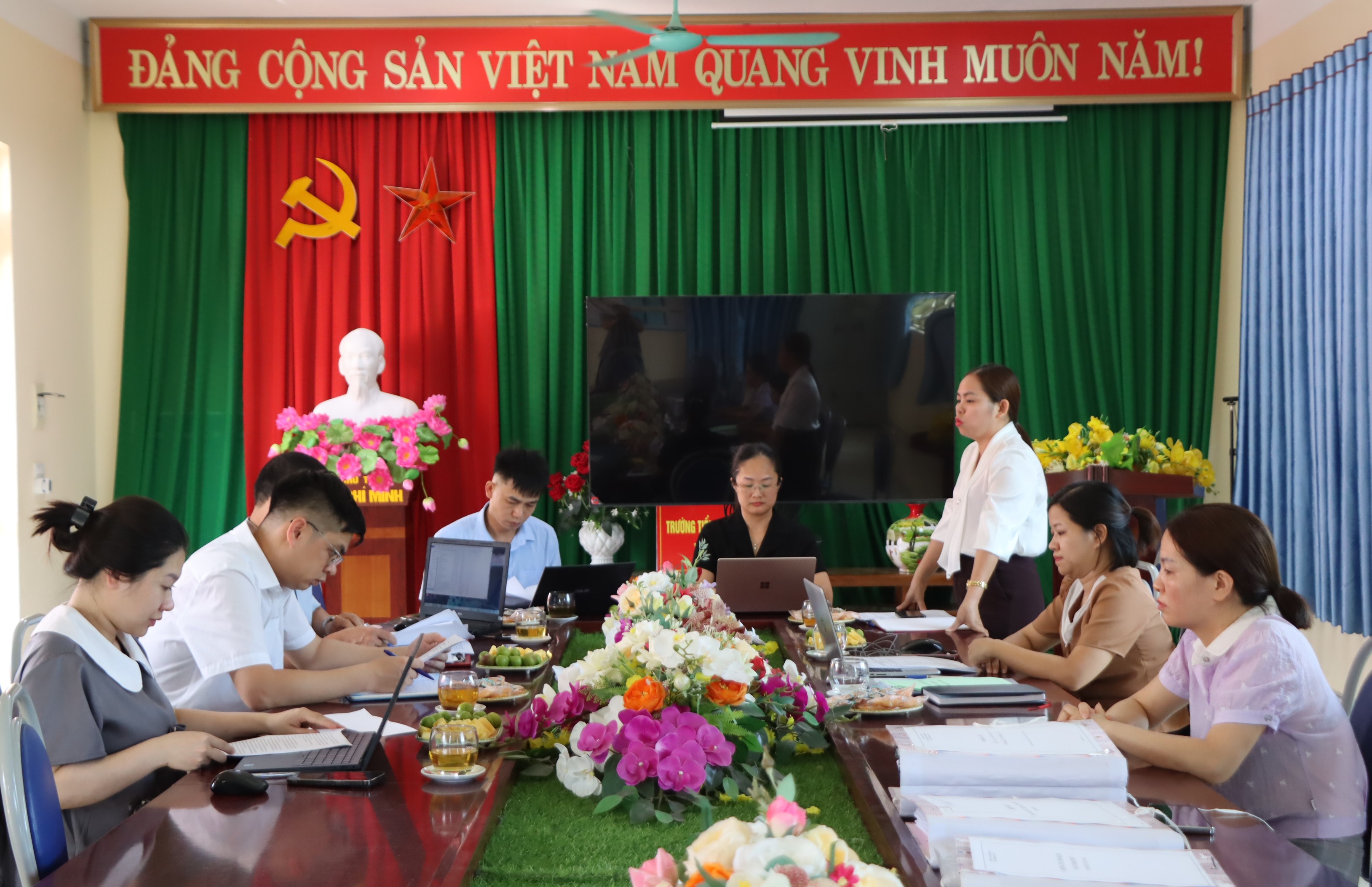 Anh-tin-bai