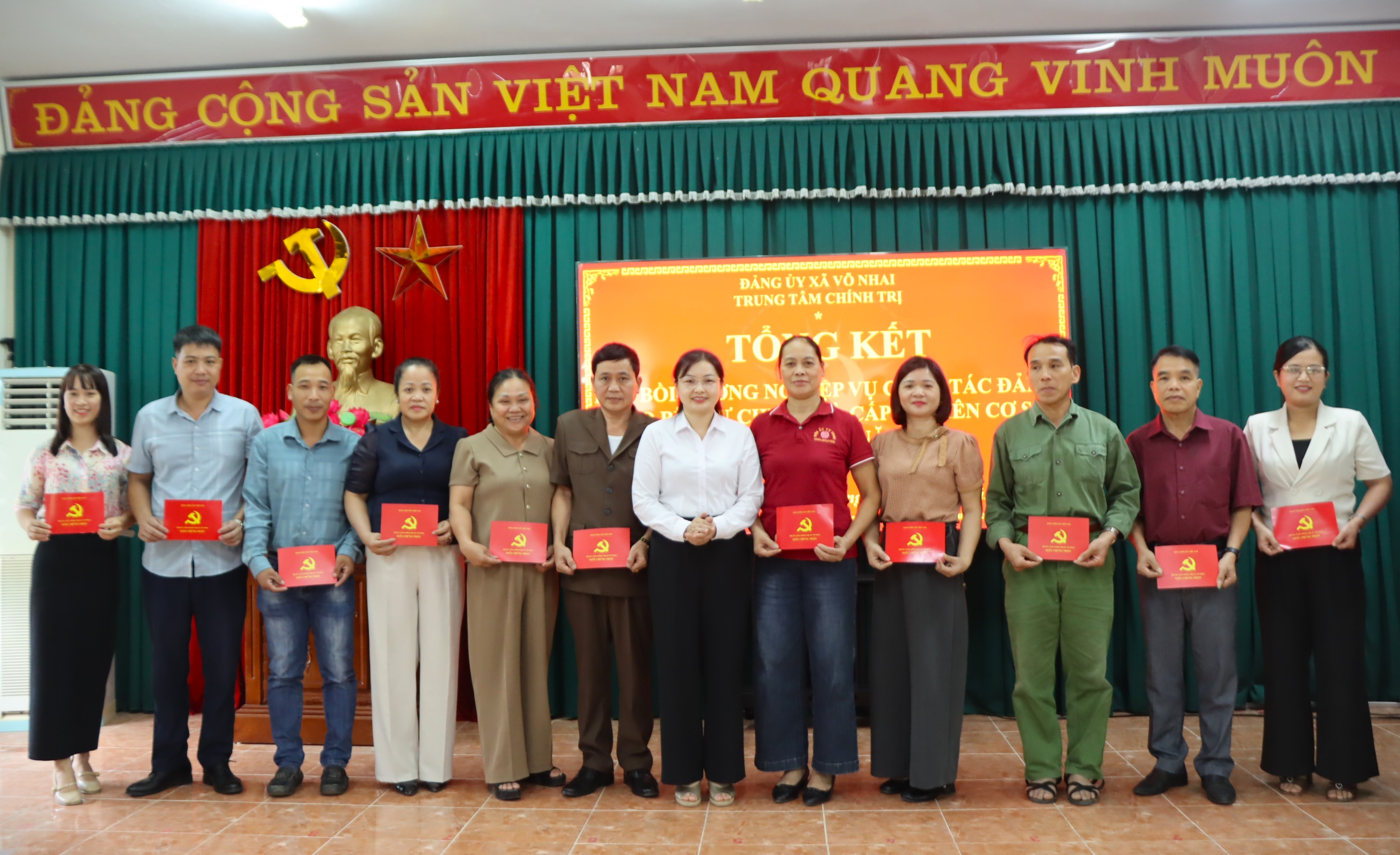 Anh-tin-bai