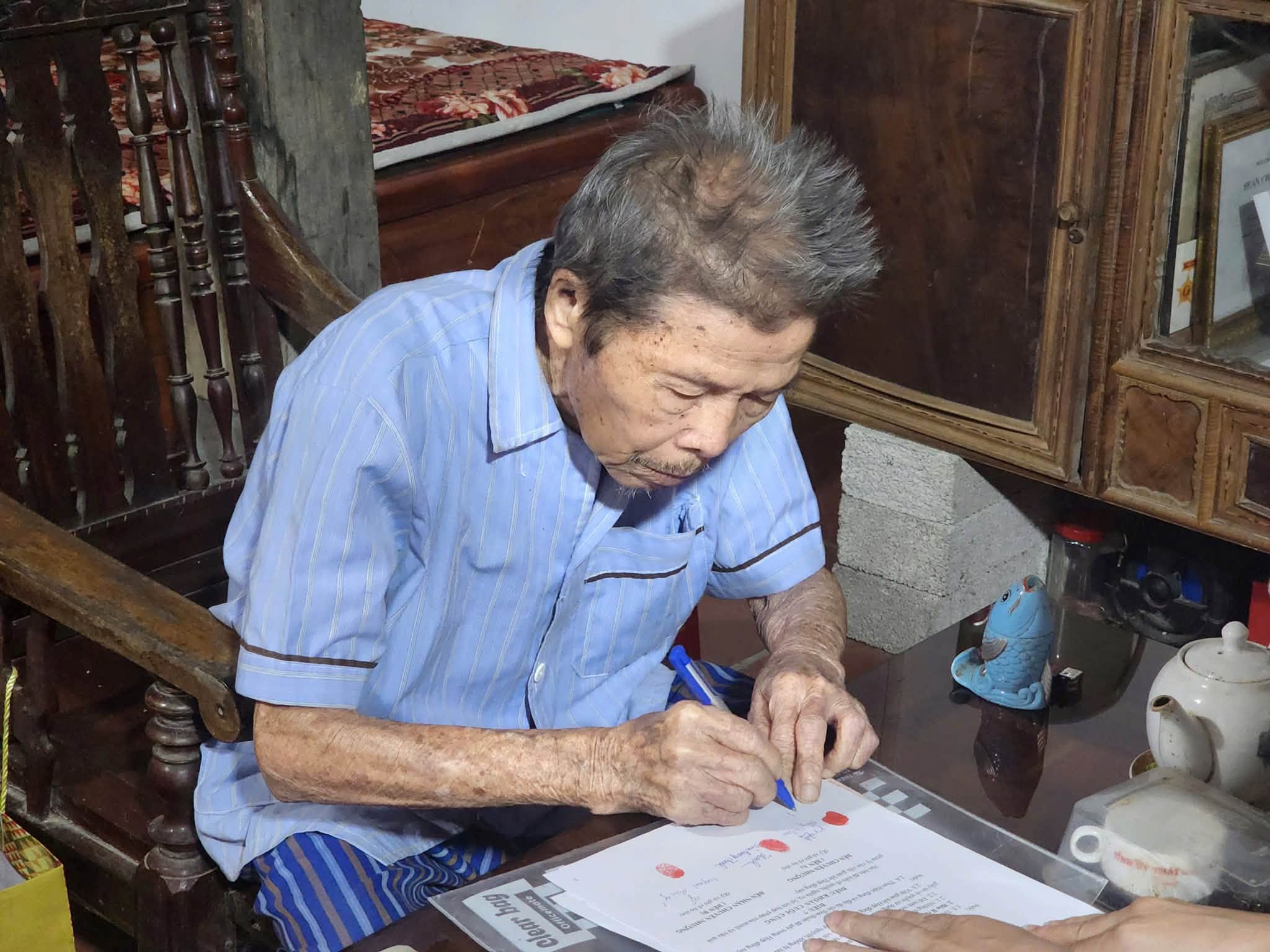 Anh-tin-bai