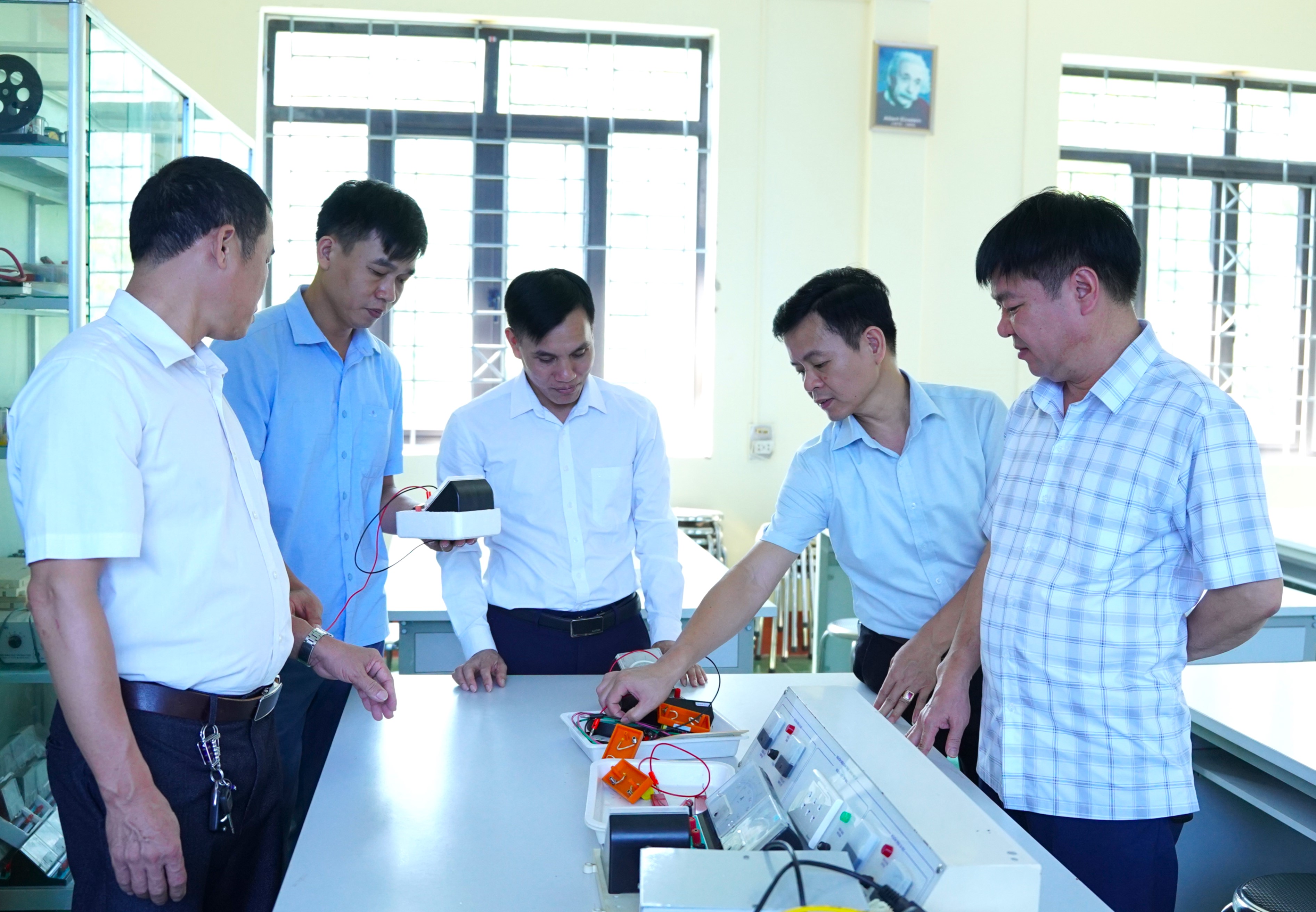 Ban Văn hóa - Xã hội HĐND xã Võ Nhai giám sát thực hiện Nghị quyết số 57-NQ/TW tại Trường THCS Phú Thượng