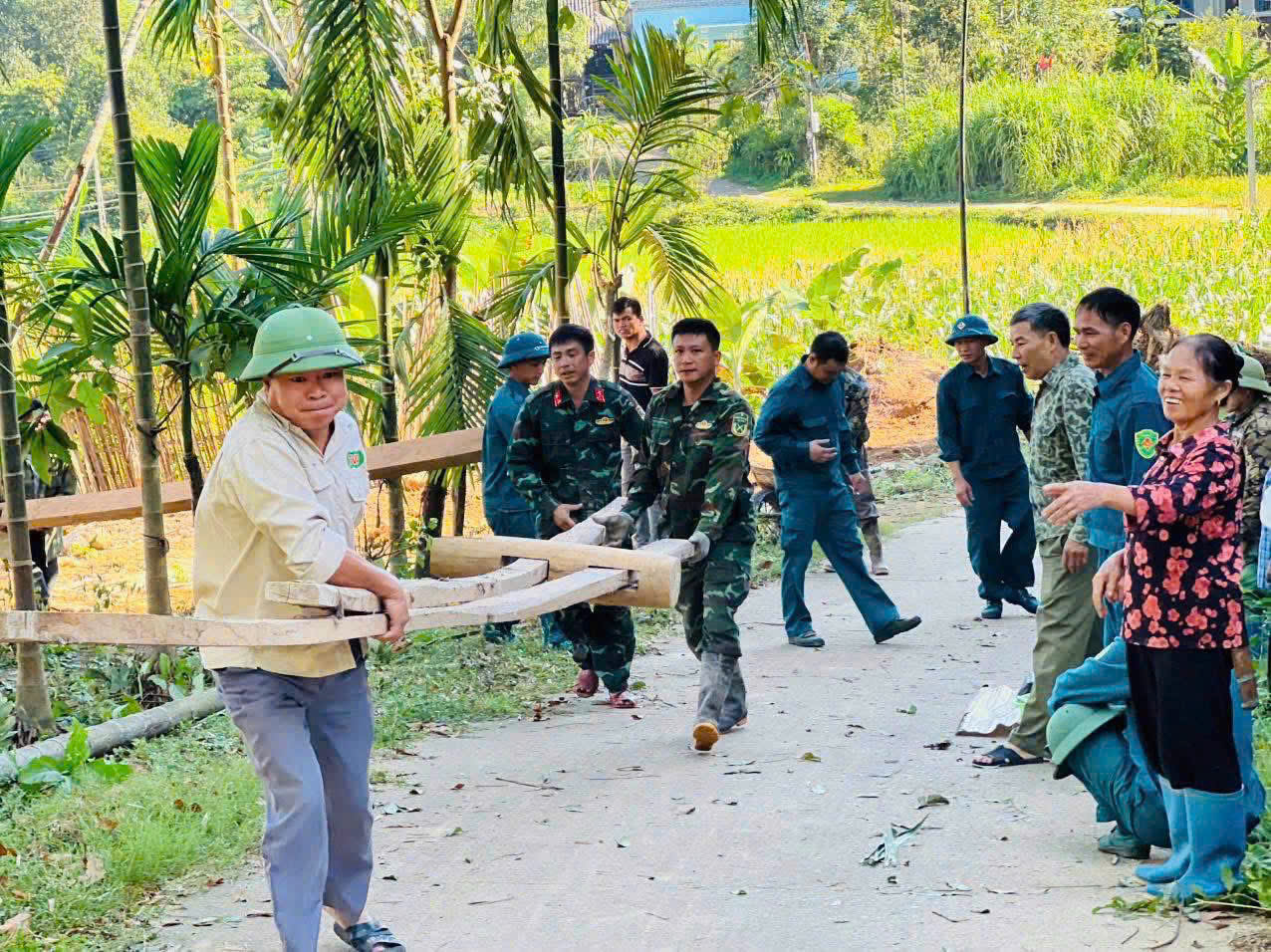  NHỮNG TRƯỞNG XÓM TRẺ HẾT LÒNG VÌ CÔNG VIỆC