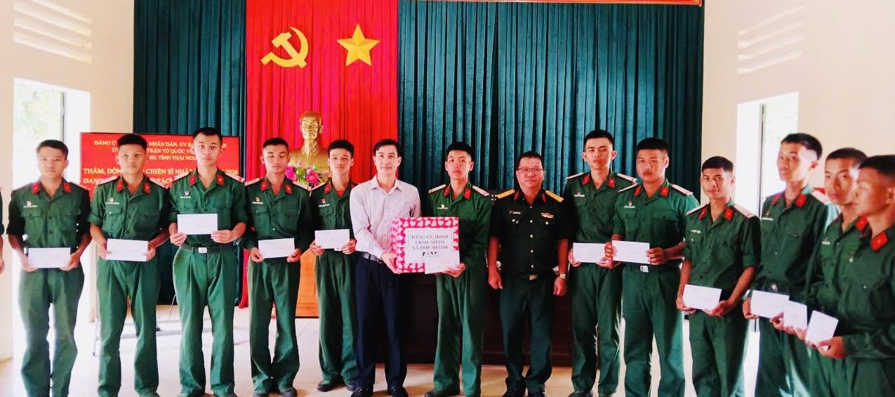 Lãnh đạo xã Hợp Thành dự Lễ tuyên thệ chiến sĩ mới năm 2026 tại Trung đoàn 246, Sư đoàn 346, Quân khu 1