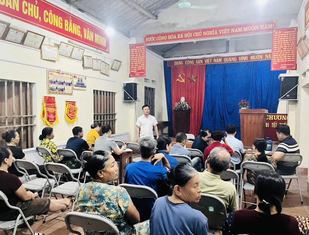 Lãnh đạo xã Hợp Thành tiếp tục làm việc với các xóm, các cụm dân cư trên địa bàn xã