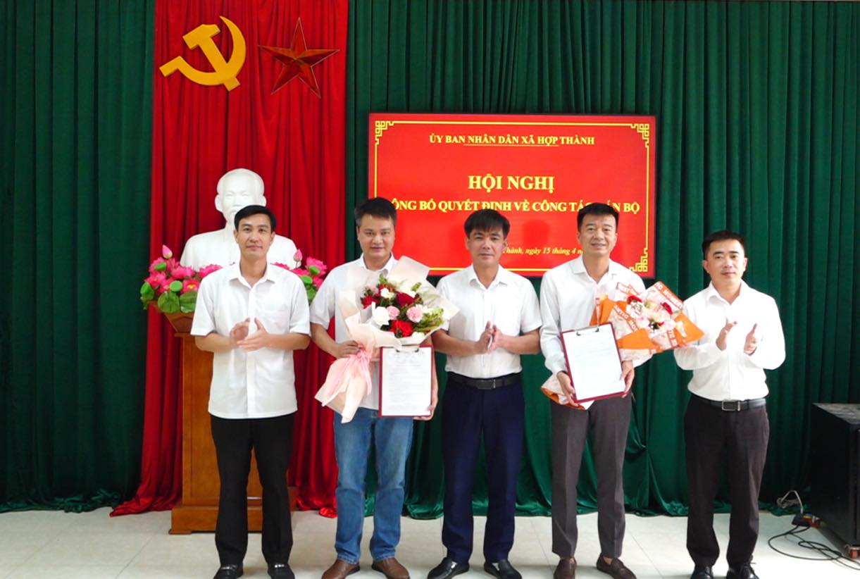 UBND xã Hợp Thành công bố quyết định về công tác cán bộ
