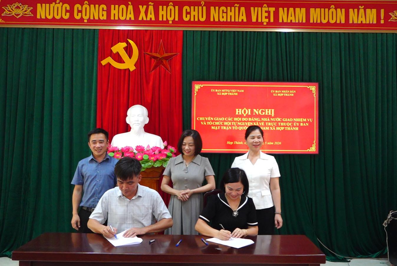 Hội nghị bàn giao các hội do Đảng và Nhà nước giao nhiệm vụ và các tổ chức xã hội tự nguyện về trực thuộc UBMTTQ xã Hợp Thành