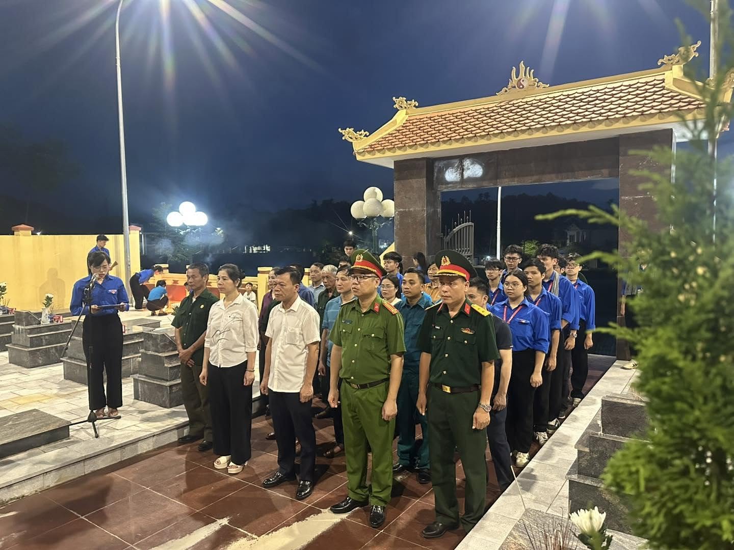 ĐOÀN THANH NIÊN XÃ HỢP THÀNH TỔ CHỨC LỄ THẮP NẾN TRI ÂN CÁC ANH HÙNG LIỆT SĨ