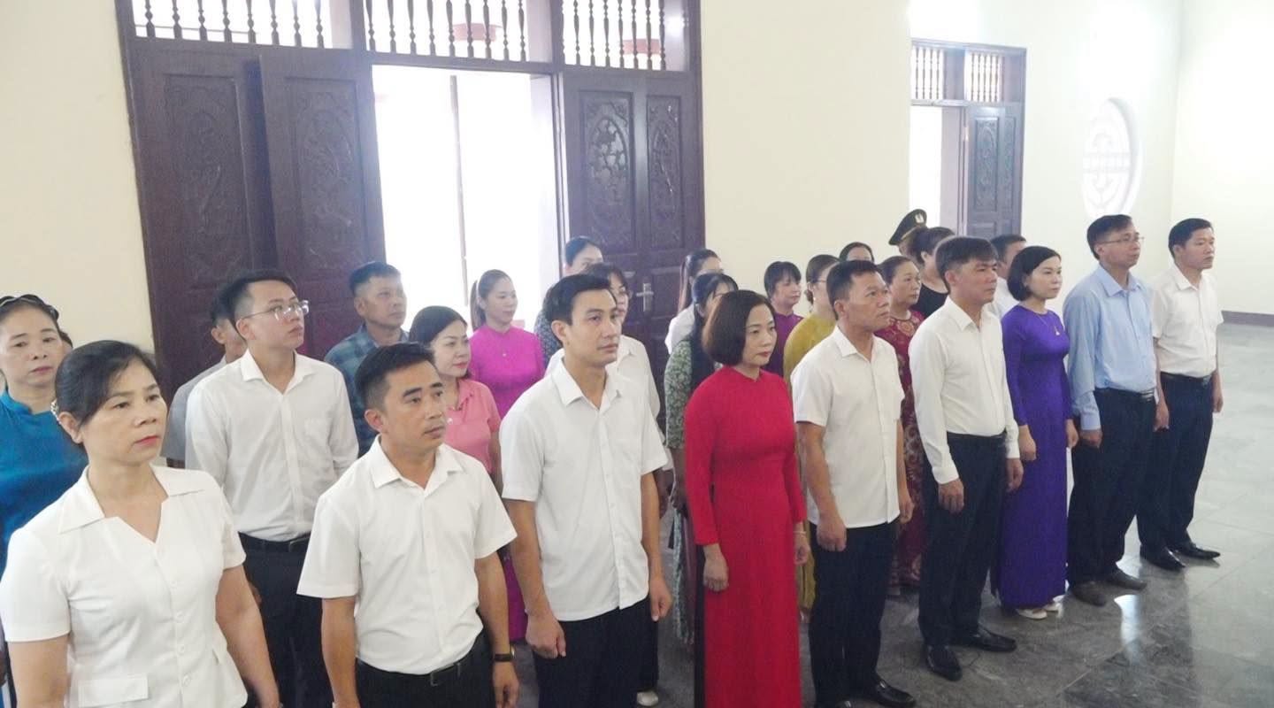 Đảng ủy, HĐND, UBND, Ủy ban MTTQ xã Hợp Thành tổ chức lễ viếng các Anh hùng liệt sĩ nhân kỷ niệm 79 năm Ngày Thương binh - Liệt sĩ