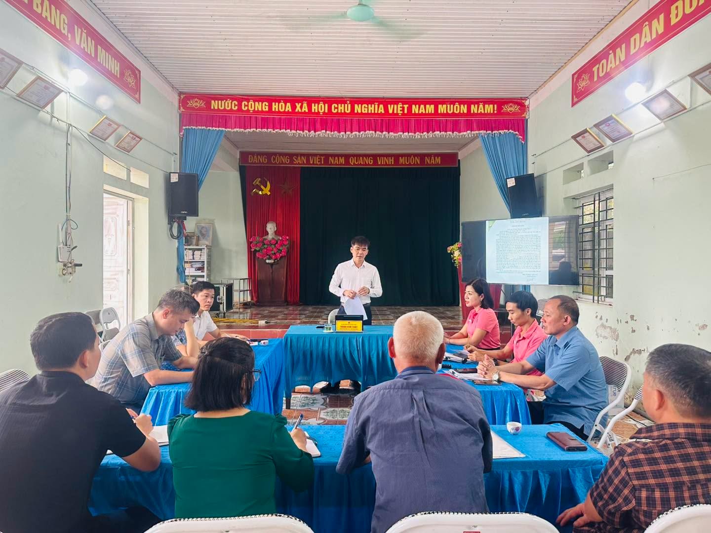 Đồng chí Chủ tịch UBND xã Hợp Thành đối thoại về phương án bồi thường, hỗ trợ, tái định cư thực hiện Dự án Khu dân cư nông thôn Trung tâm